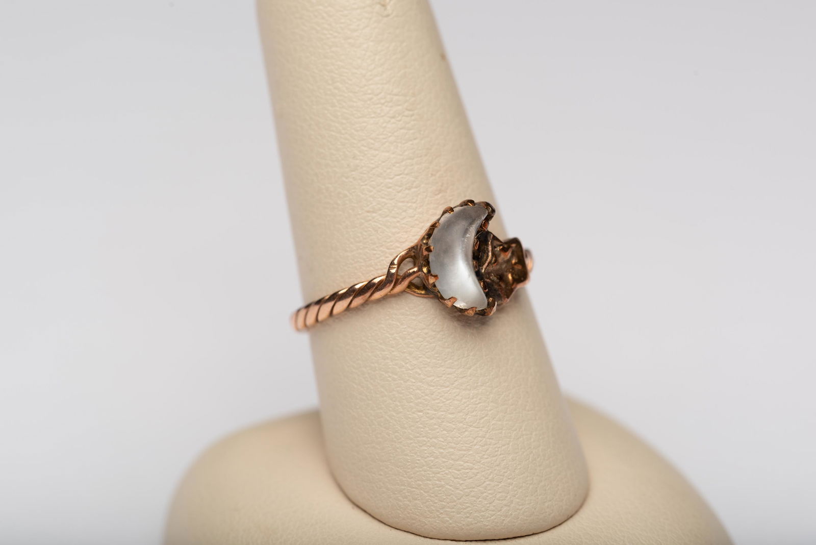 10k Moonstone & Star Ring (1 of 3)