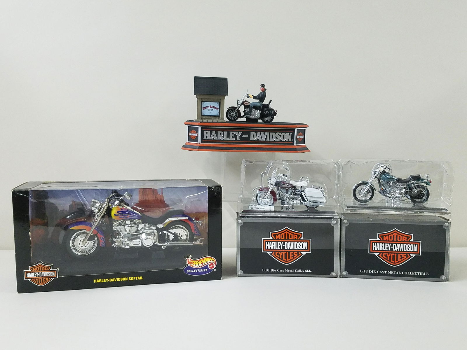 4 Pcs Harley Davidson Die Cast incl Bank (1 of 6)