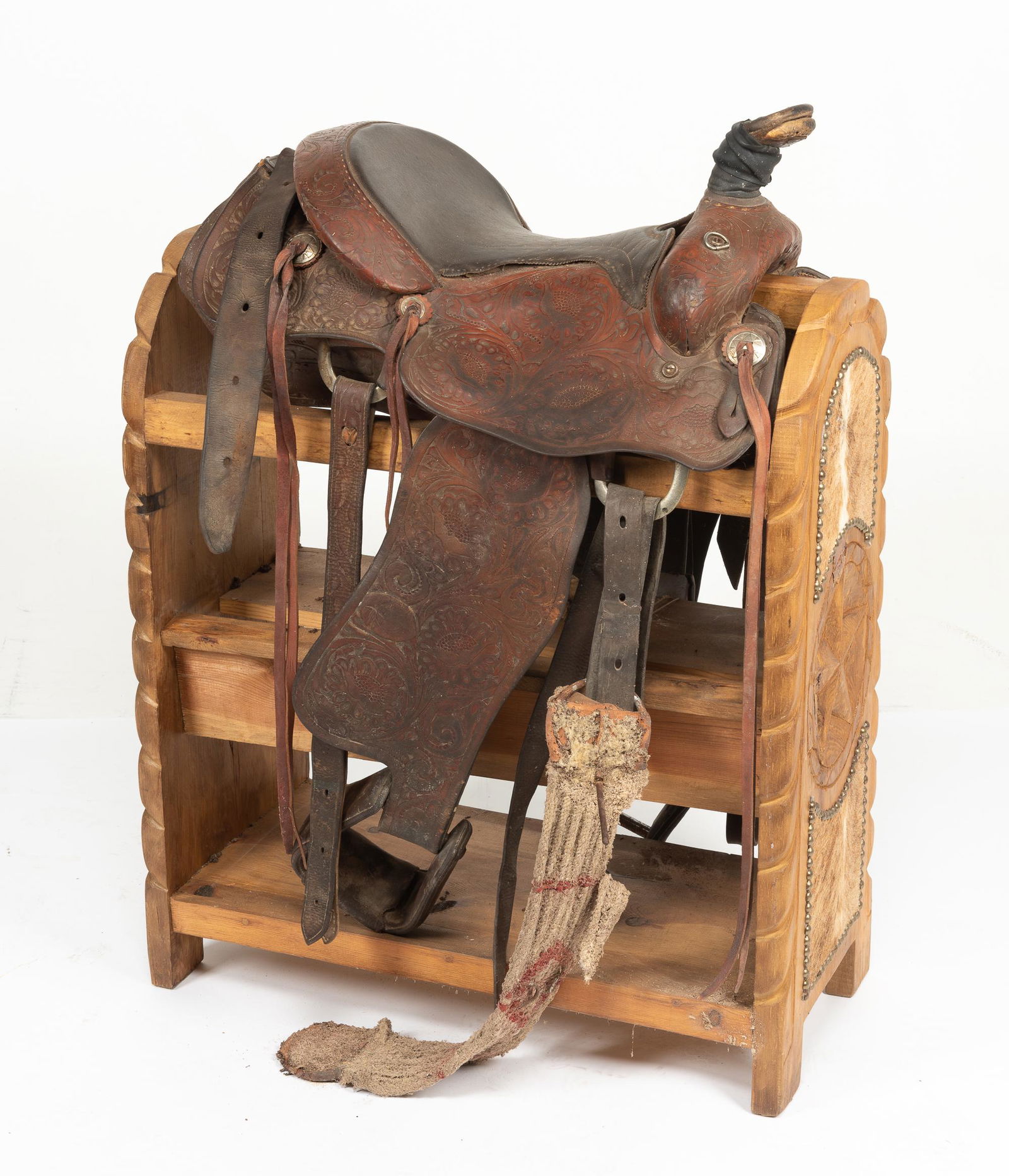 Western Saddle with Stand (1 of 5)