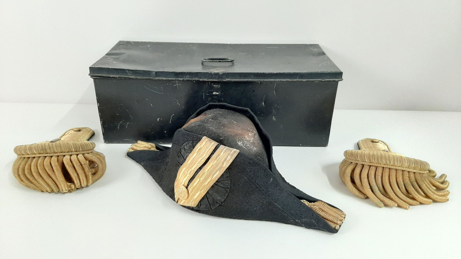 Horstmann U.S. Navy Bicorn Hat and Epaulets (1 of 9)