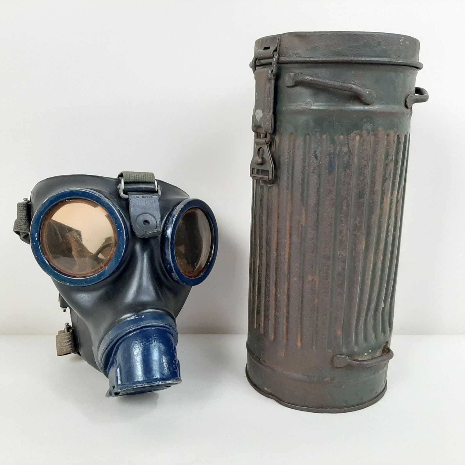 1943 German Gas Mask with Canister. (1 of 7)