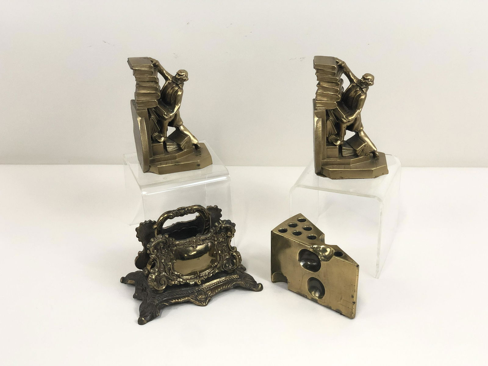 4 Desk Articles (1 of 4)