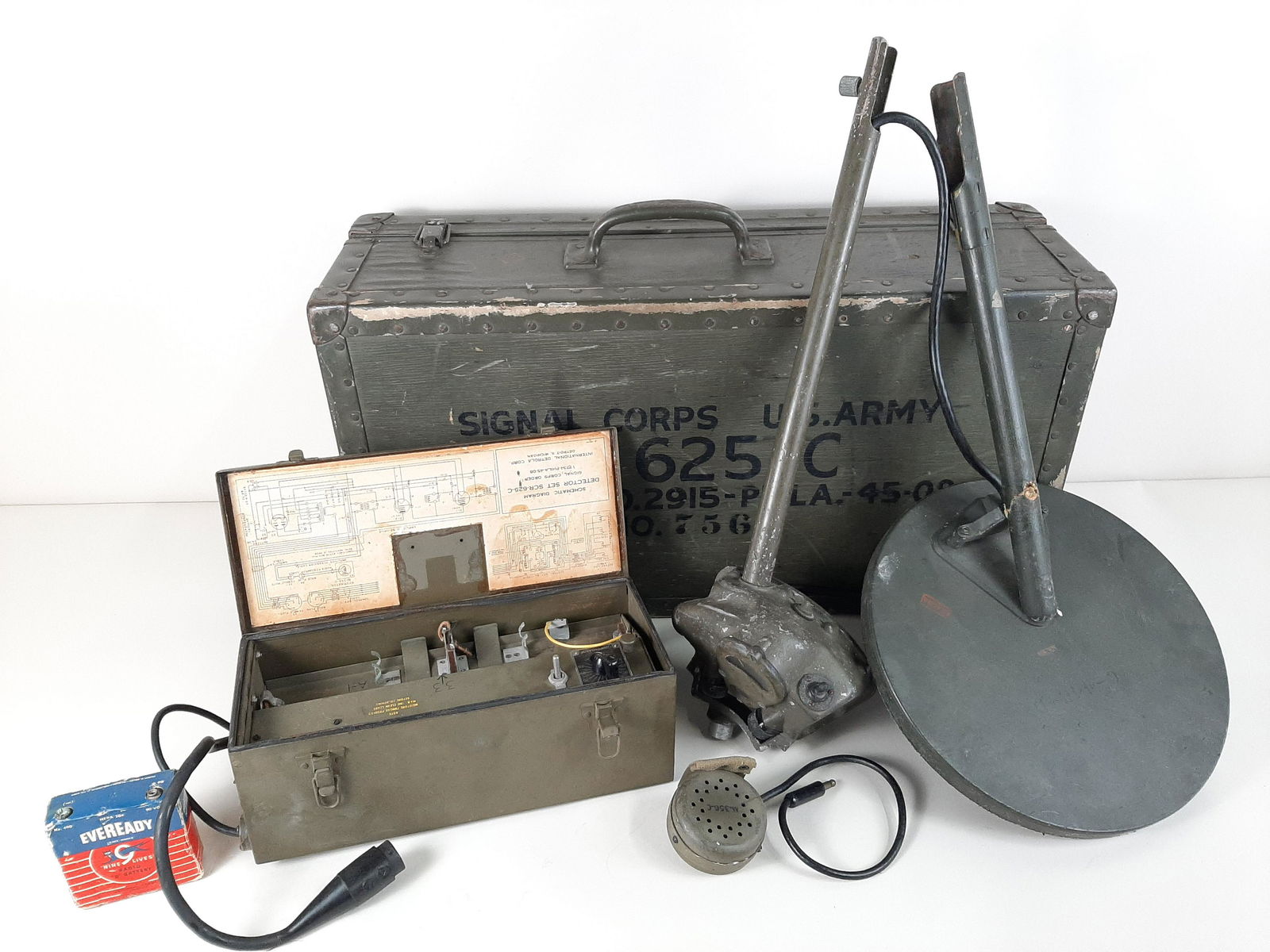 WWII Army Signal Corps Mine Detector Set (1 of 10)