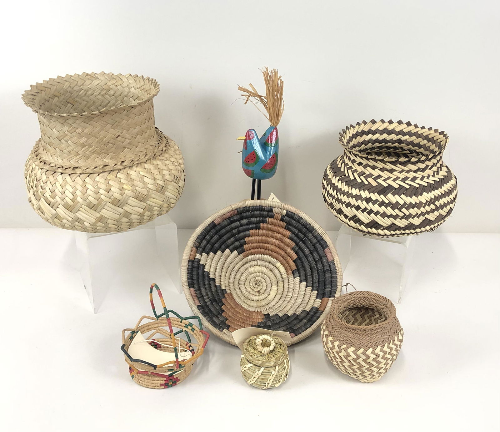 7 Pcs Native American Baskets & Carved Bird (1 of 5)