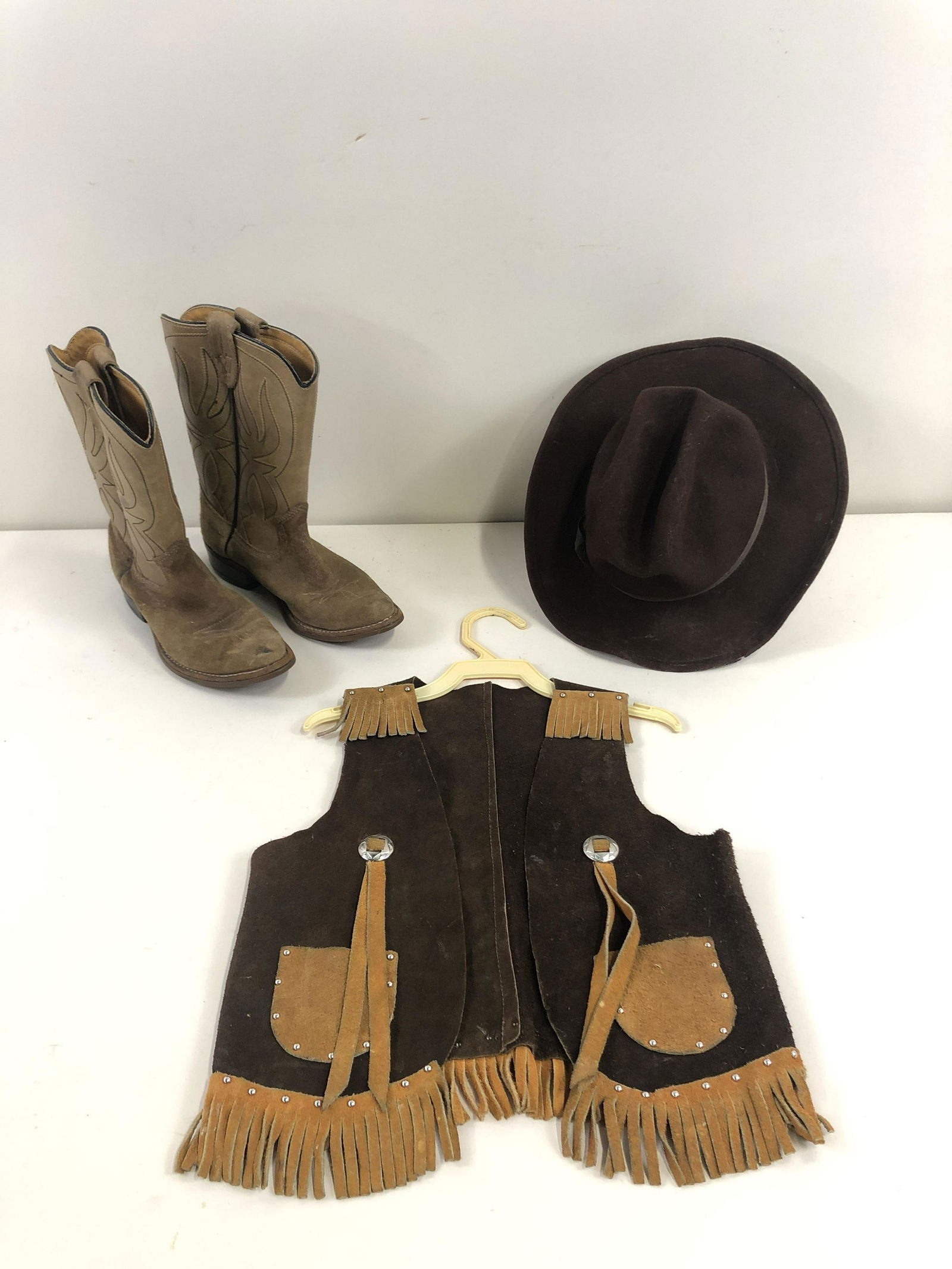 Child's Cowboy Outfit (1 of 4)
