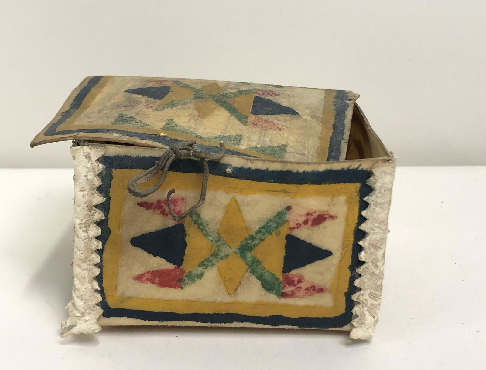 Small Sioux Parfleche Box (1 of 4)