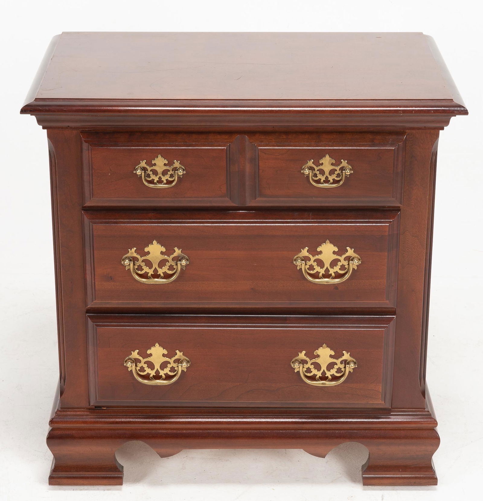Broyhill Nightstand (1 of 5)