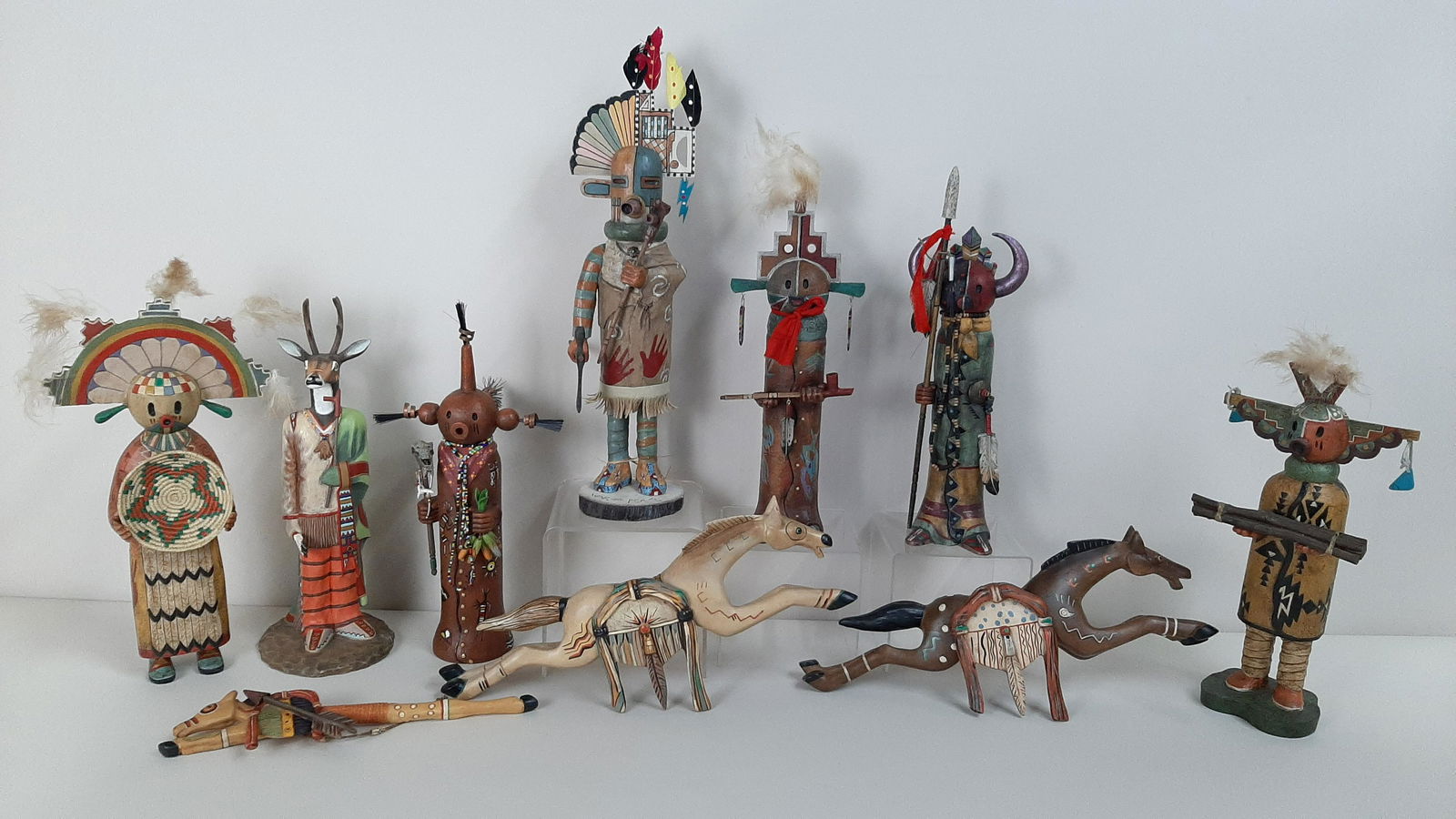 10 Kachina and Horse Sculptures incl. Signed (1 of 5)