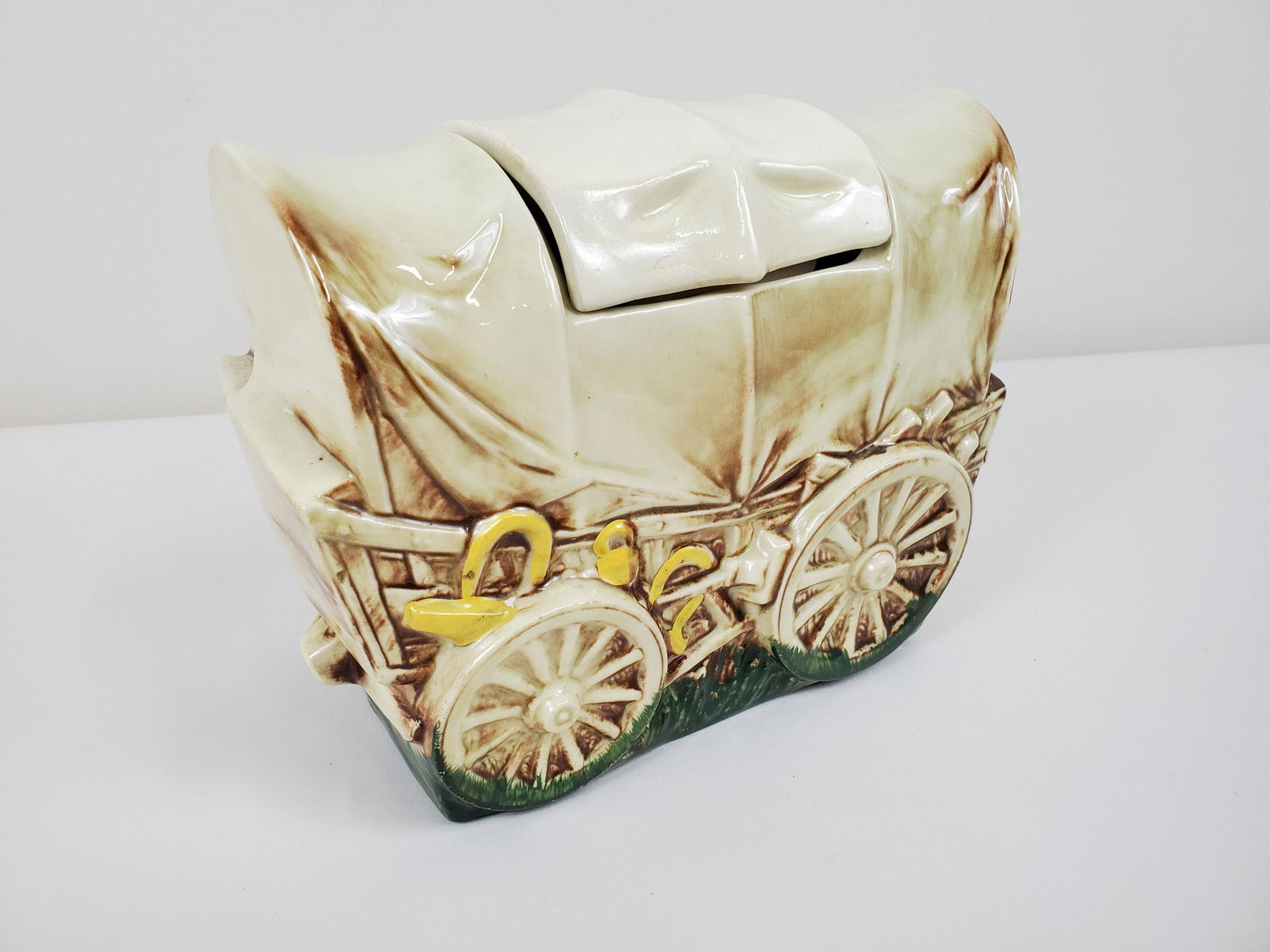 McCoy Covered Wagon Cookie Jar (1 of 5)