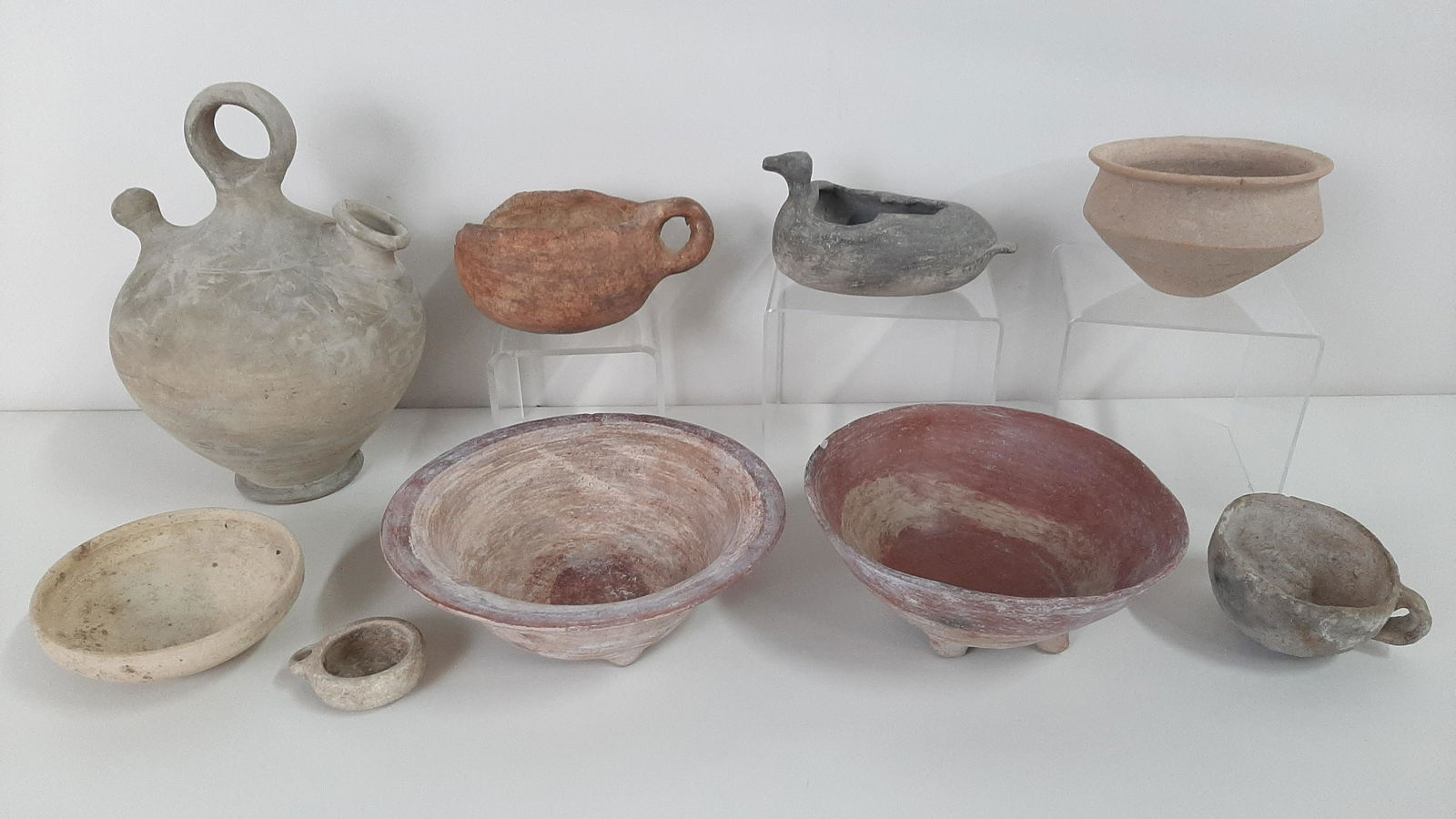 9 Pcs Middle Eastern Pottery incl. Lamps (1 of 3)