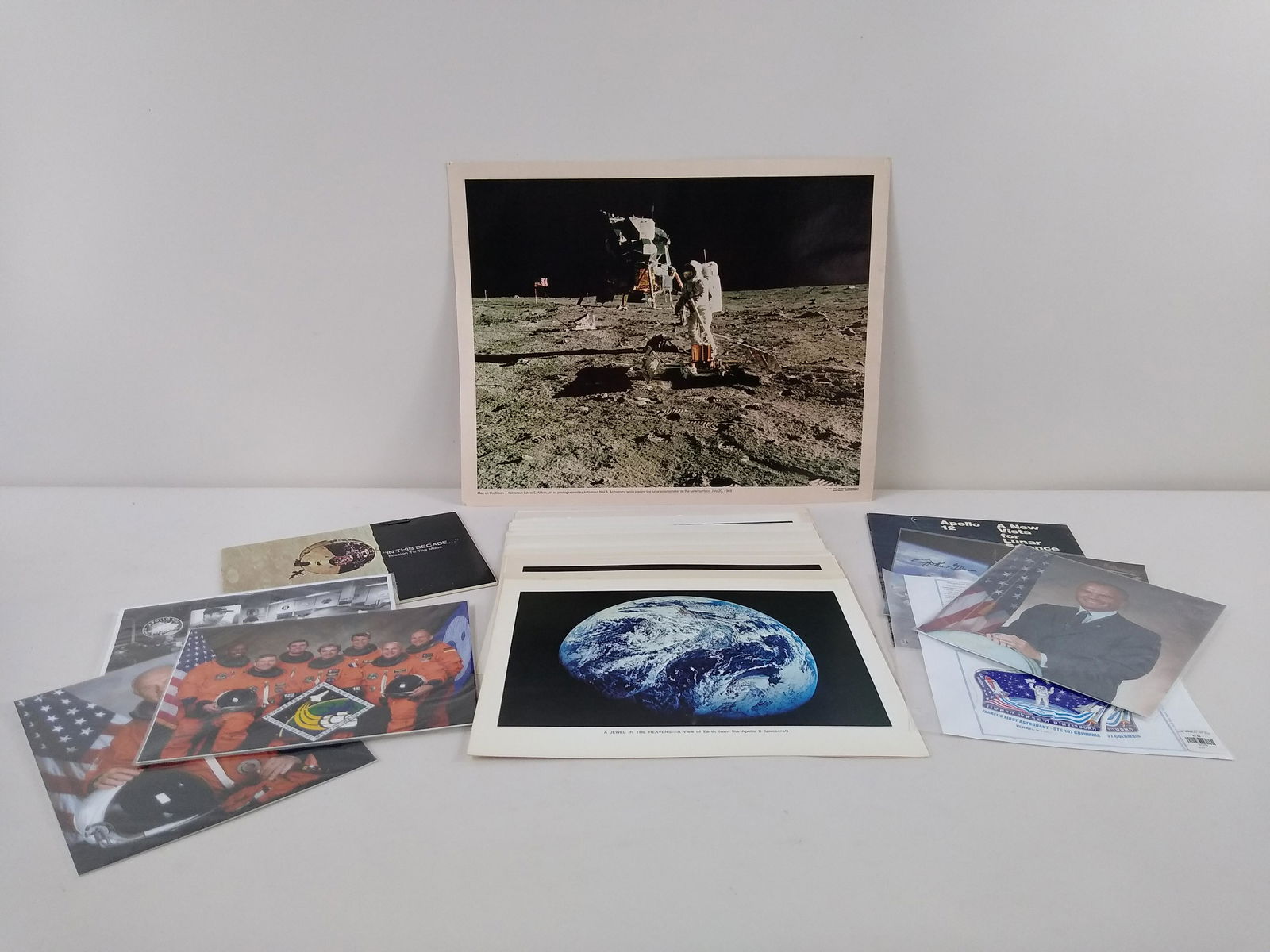 38 Pcs Space Ephemera incl. Autographs (1 of 13)