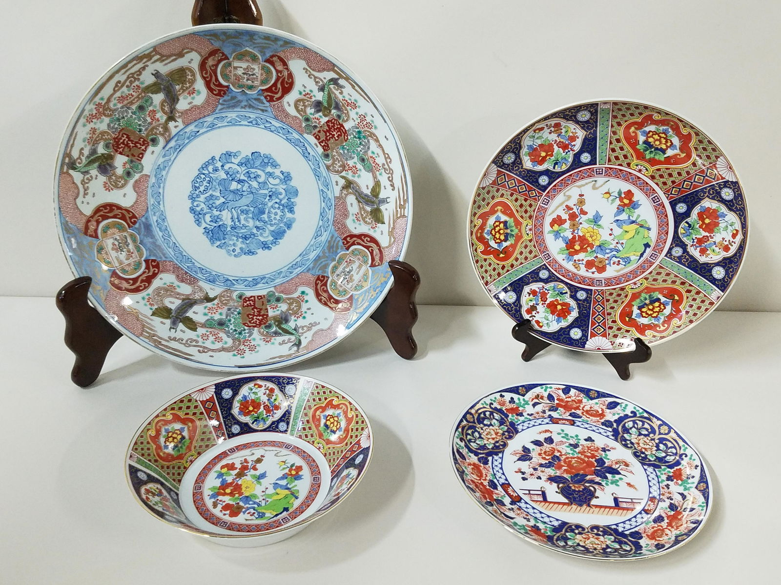 4 Pcs Imari Chargers and Bowl (1 of 5)