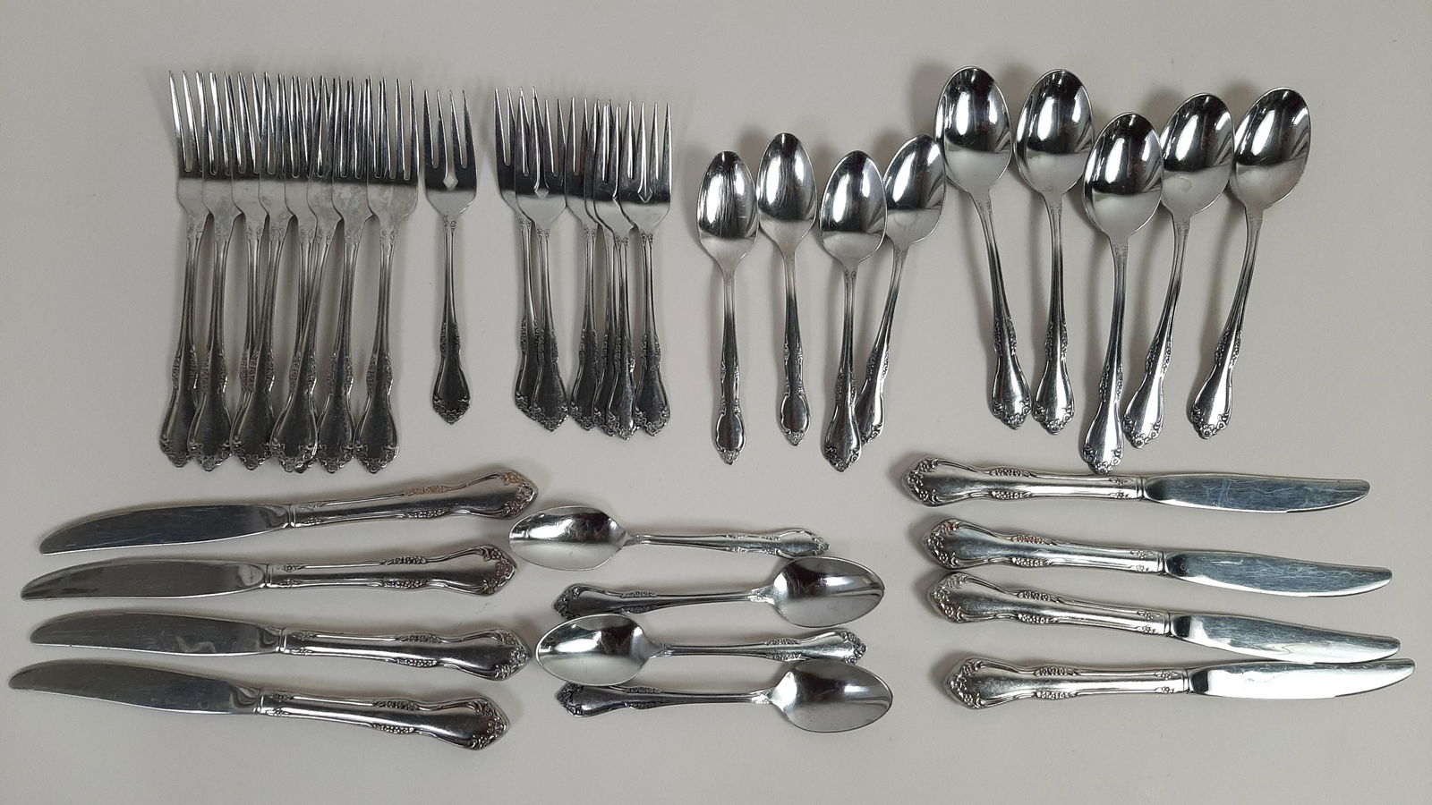 36 Pcs Oneida Stainless Flatware (1 of 3)