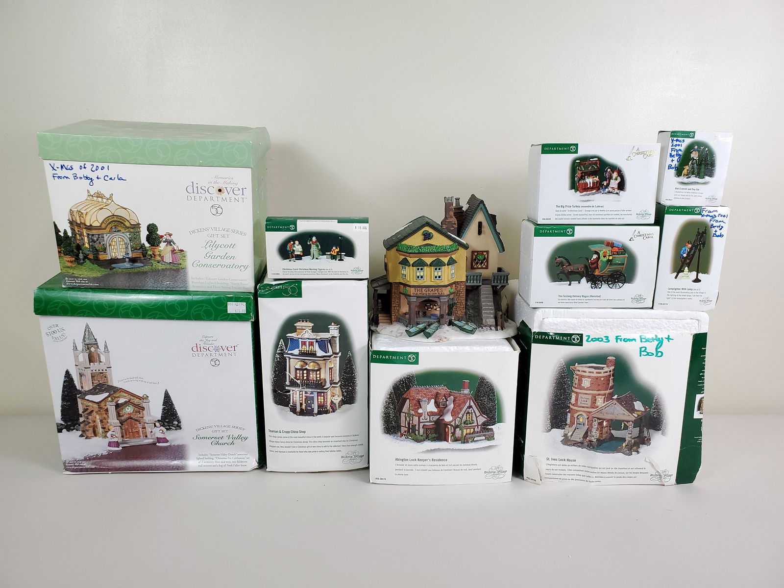 11 Pcs Dept 56 Houses & Accessories (1 of 1)