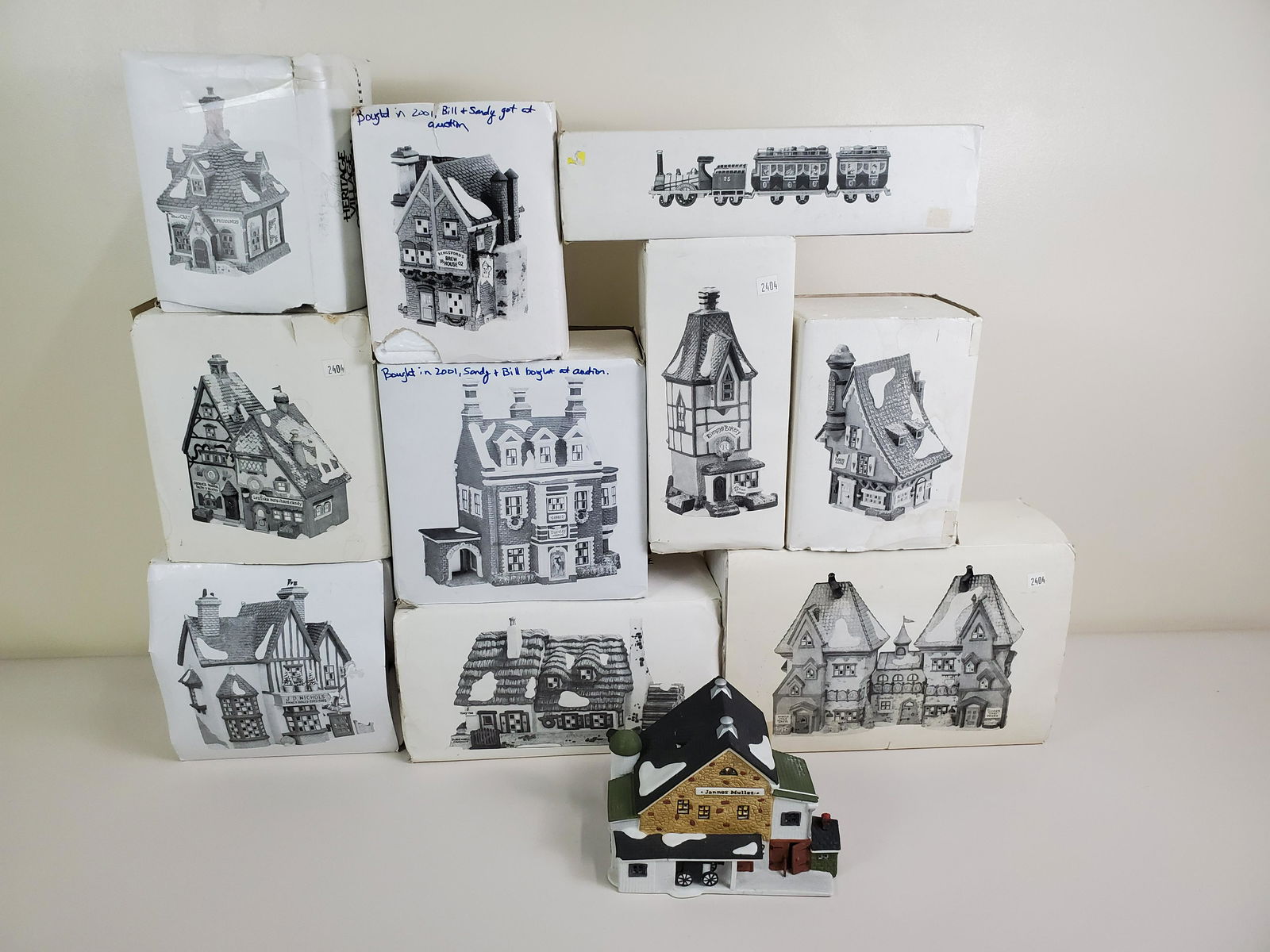 11 Pcs Dicken's Village Houses (1 of 7)