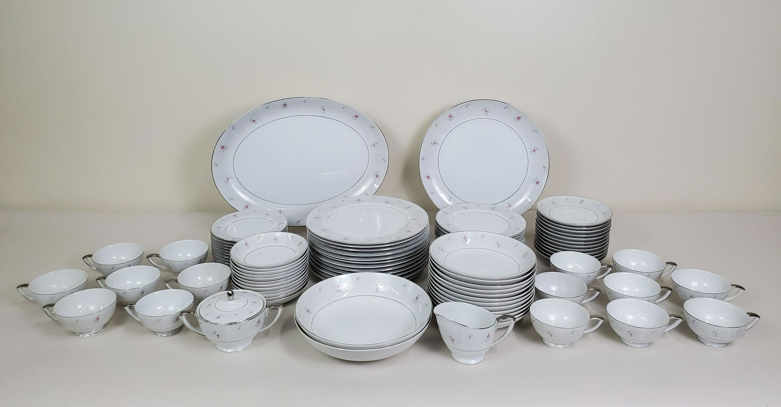 93 Pcs Mikasa "Amy" Dinnerware (1 of 4)