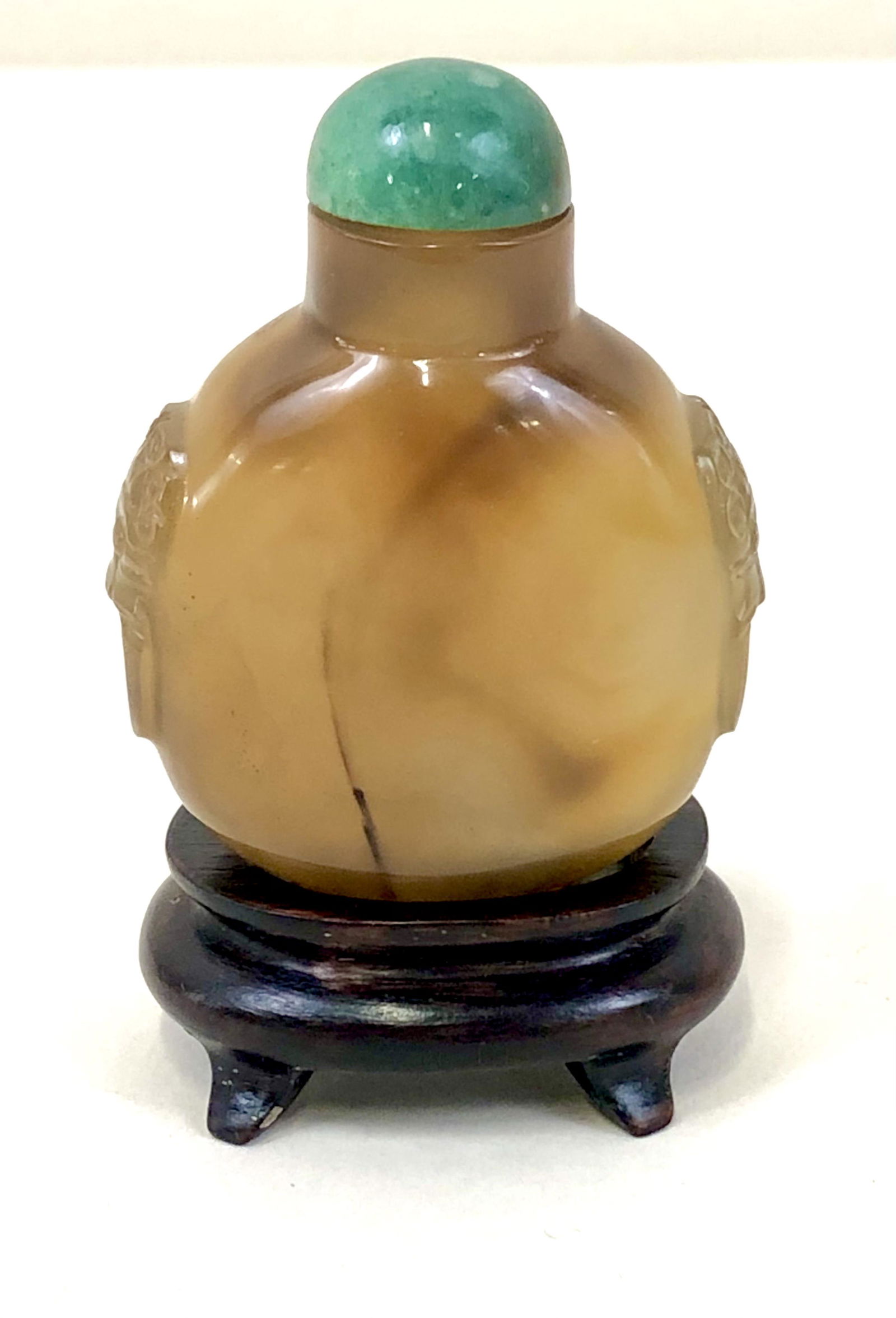Agate "Floater" Snuff Bottle: Overall with base 3" high.