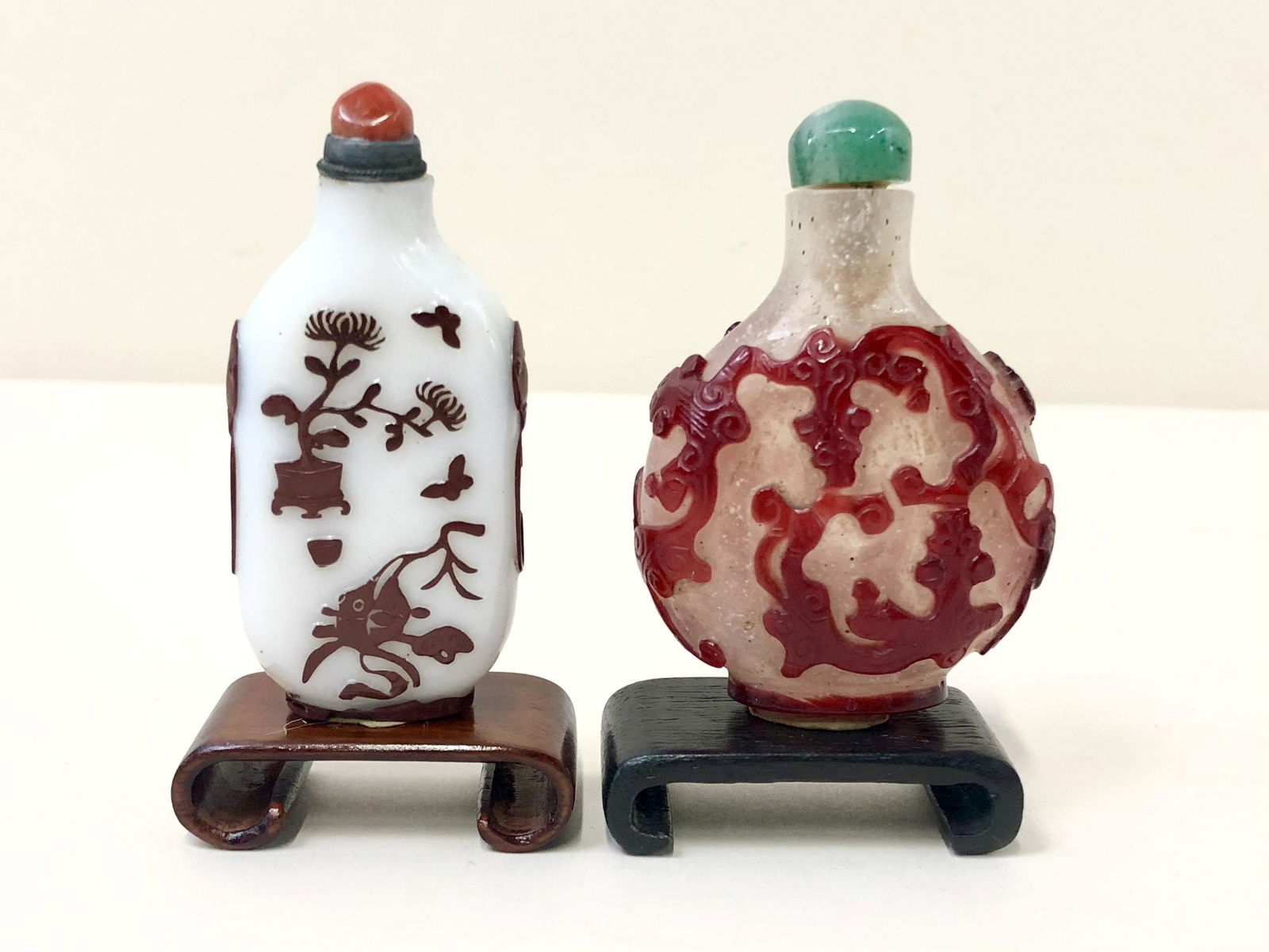 2 Glass Snuff Bottles with Red Overlay (1 of 4)