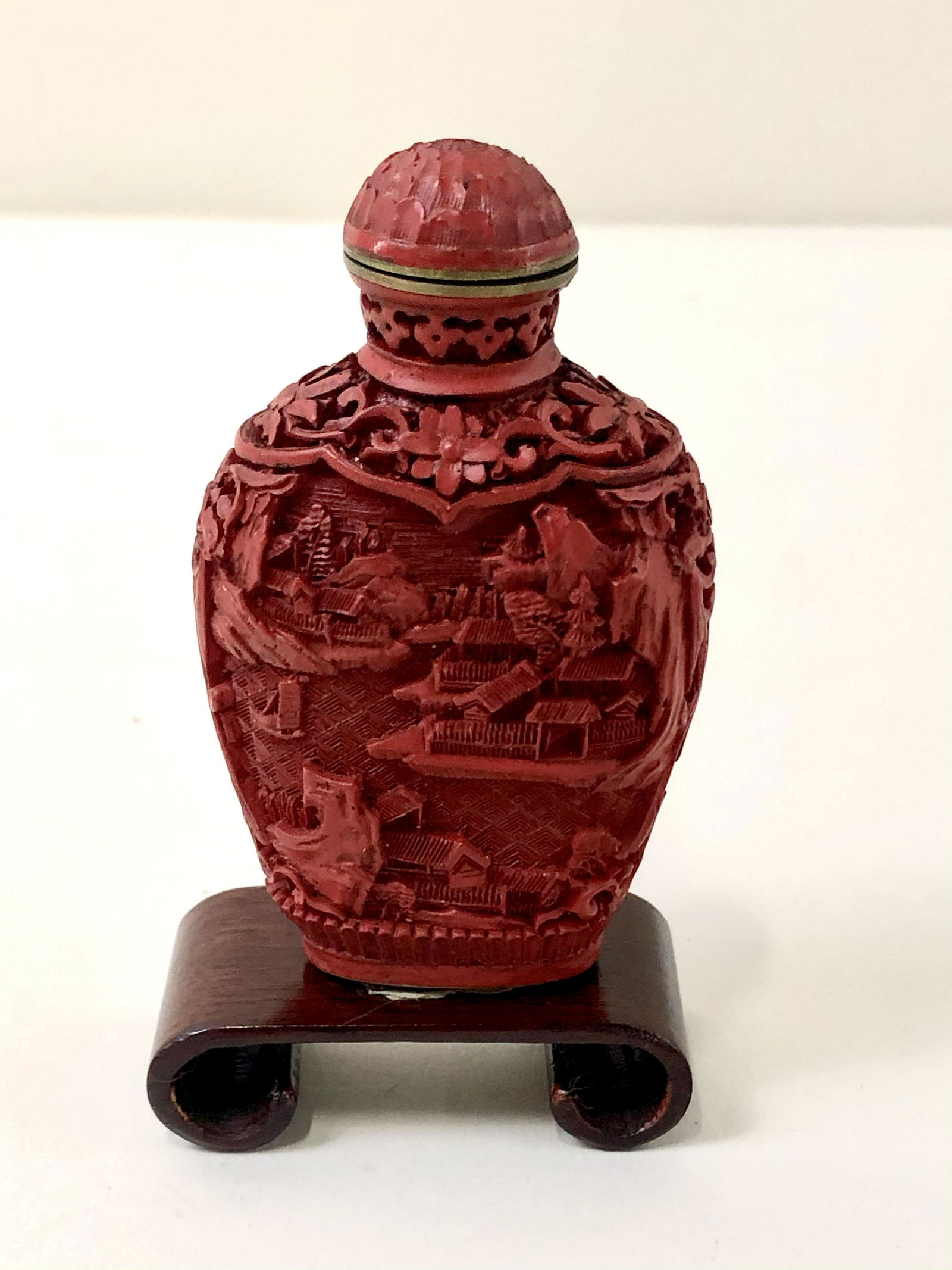 Cinnabar Snuff Bottle (1 of 3)