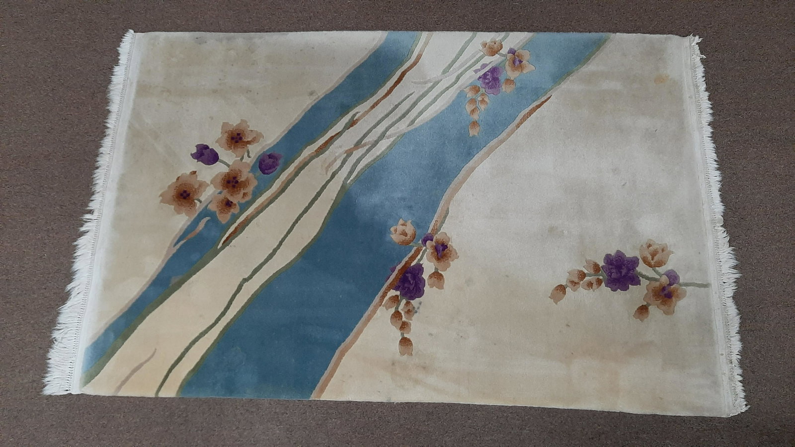 Chinese Area Rug: 4' wide X 6' 6" long.