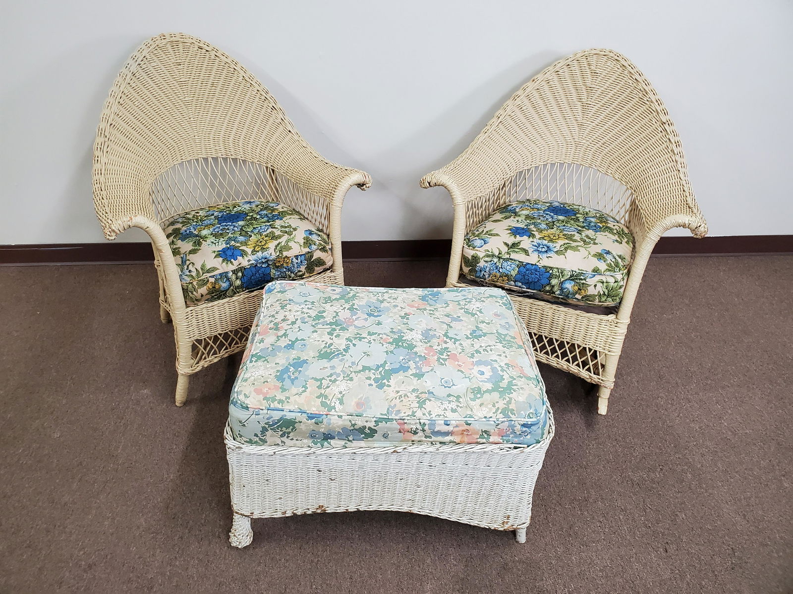 White wicker 2024 chair with ottoman