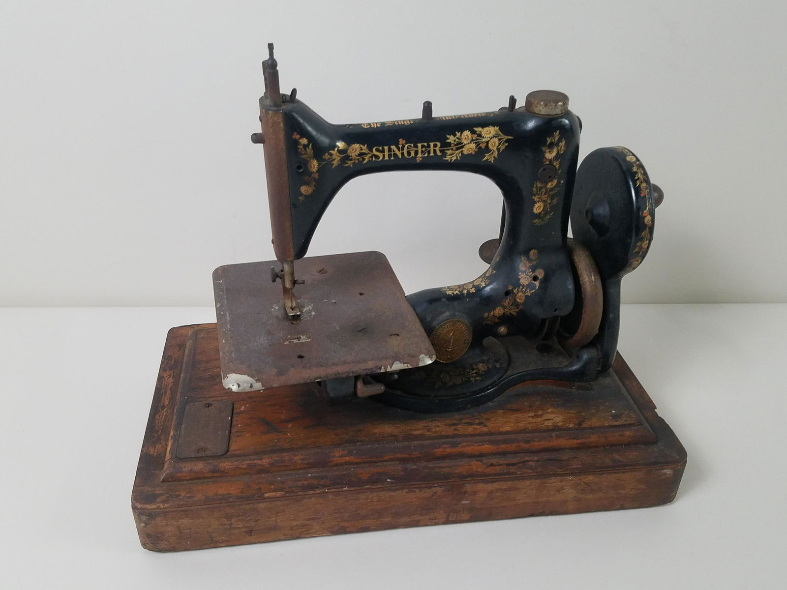 Hand Crank Singer Sewing Machine (1 of 3)