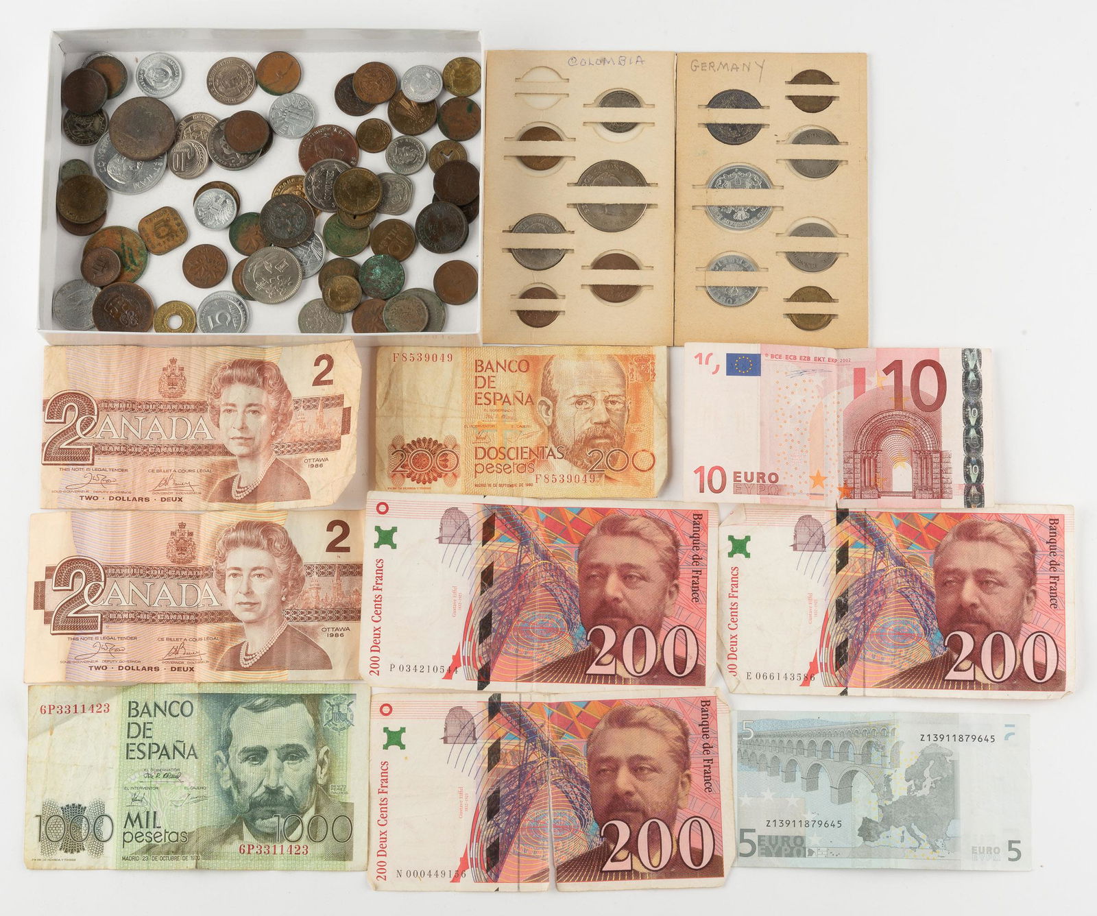 Grouping of World Coins & Currency (1 of 3)