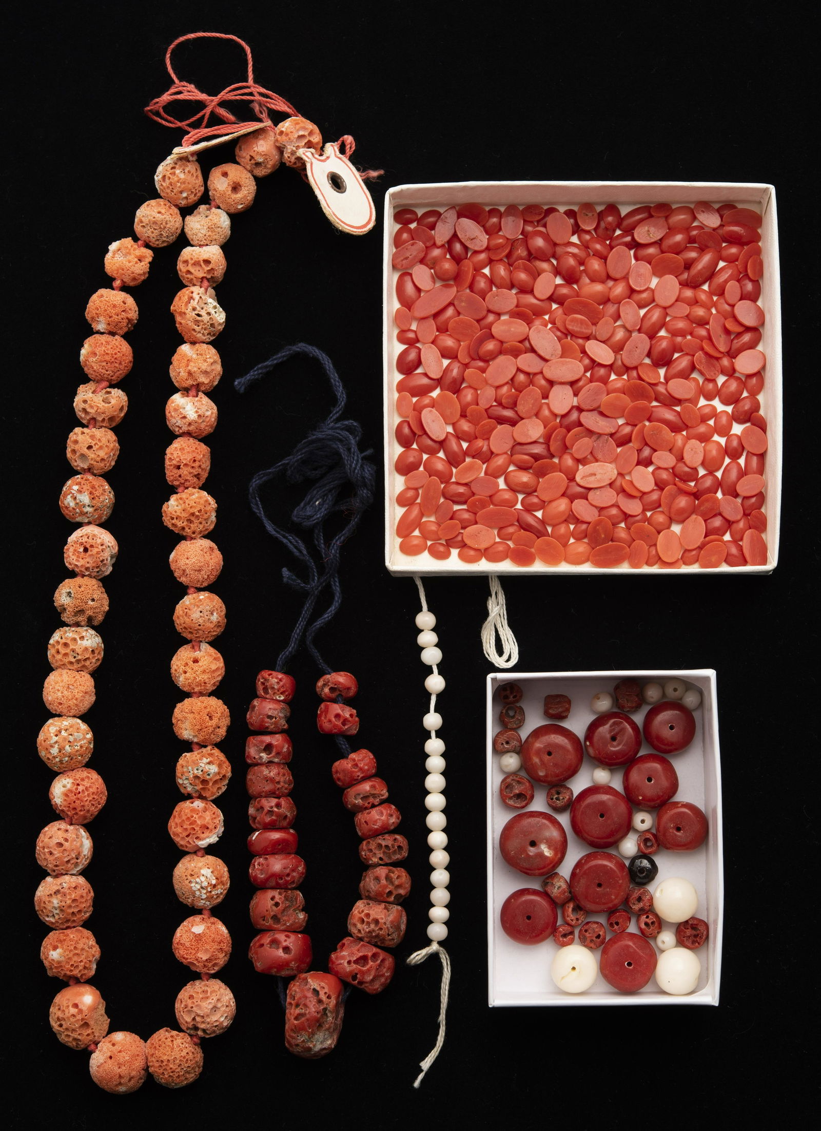 29-1/2" Strung & Loose Coral Beads incl. Cabochon (1 of 4)