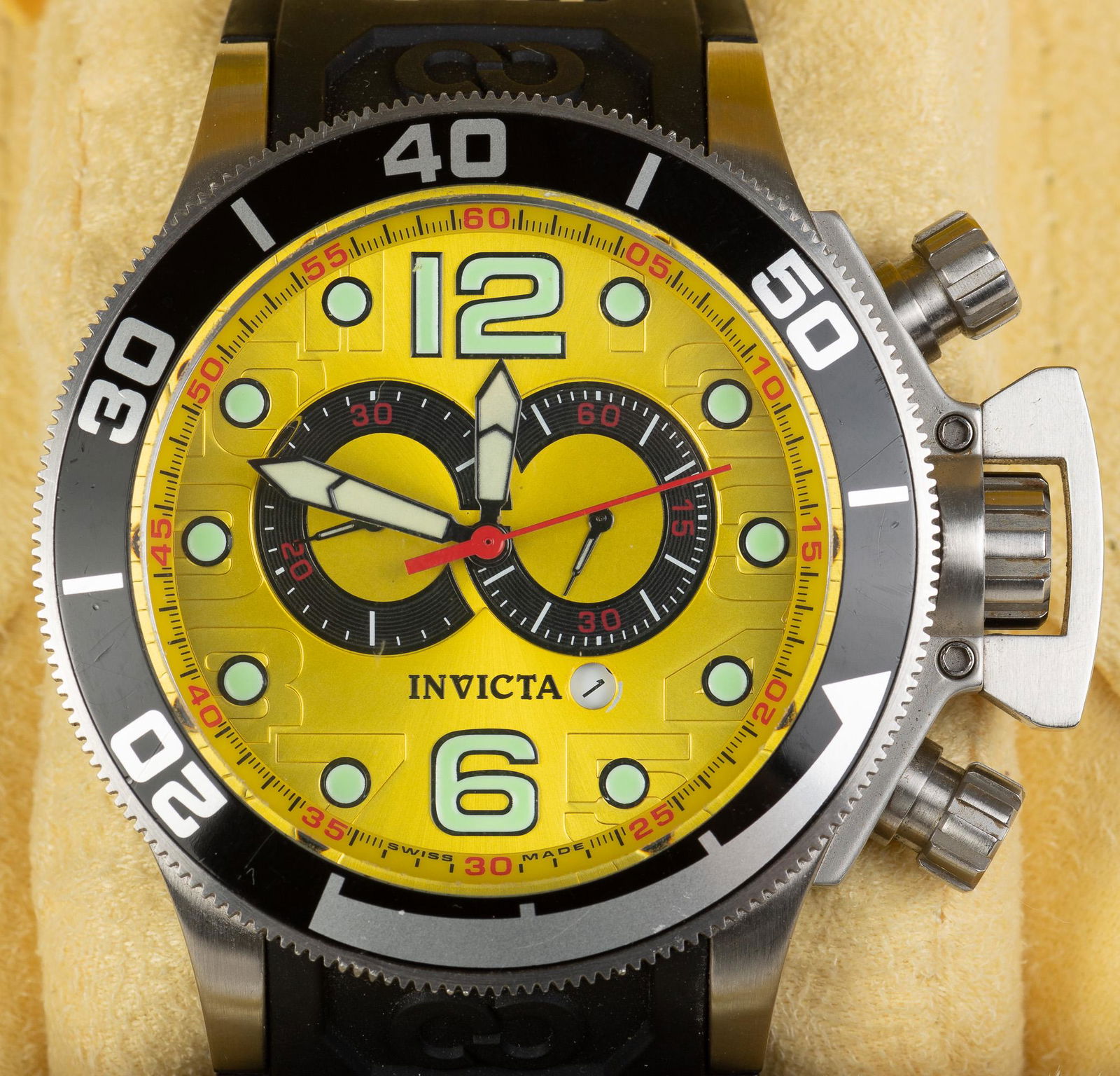 Invicta Chronograph Men's Wristwatch (1 of 6)