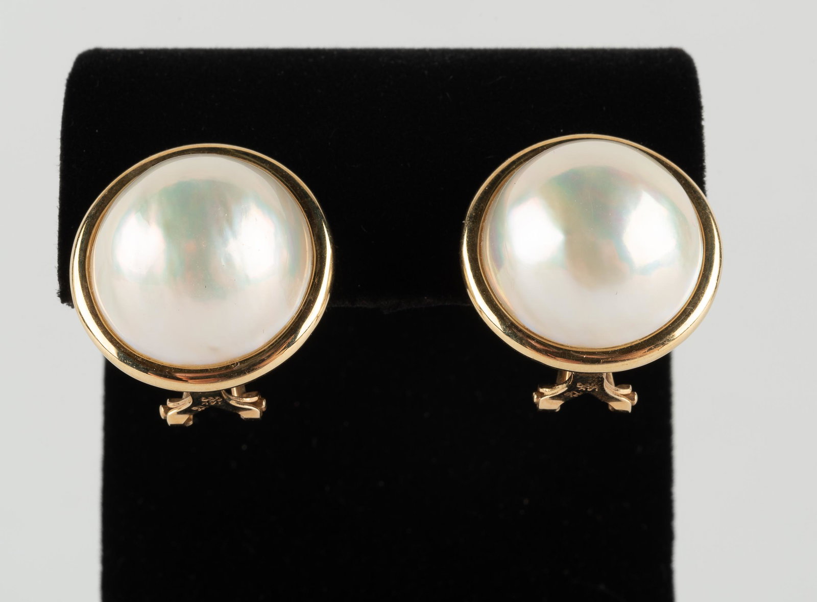 Pair 14k Mabe Pearl Earrings: Each earrings with one 18mm mabe pearl. Omega backs. 7/8". IMPORTANT: Before bidding, please read the terms and conditions below. When you registered for the auction you agreed to these terms and will