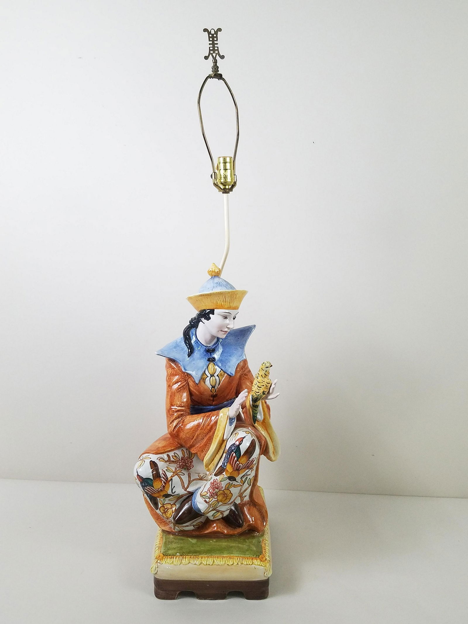 Po Pauelo D. Ceramic Figural Lamp (1 of 5)