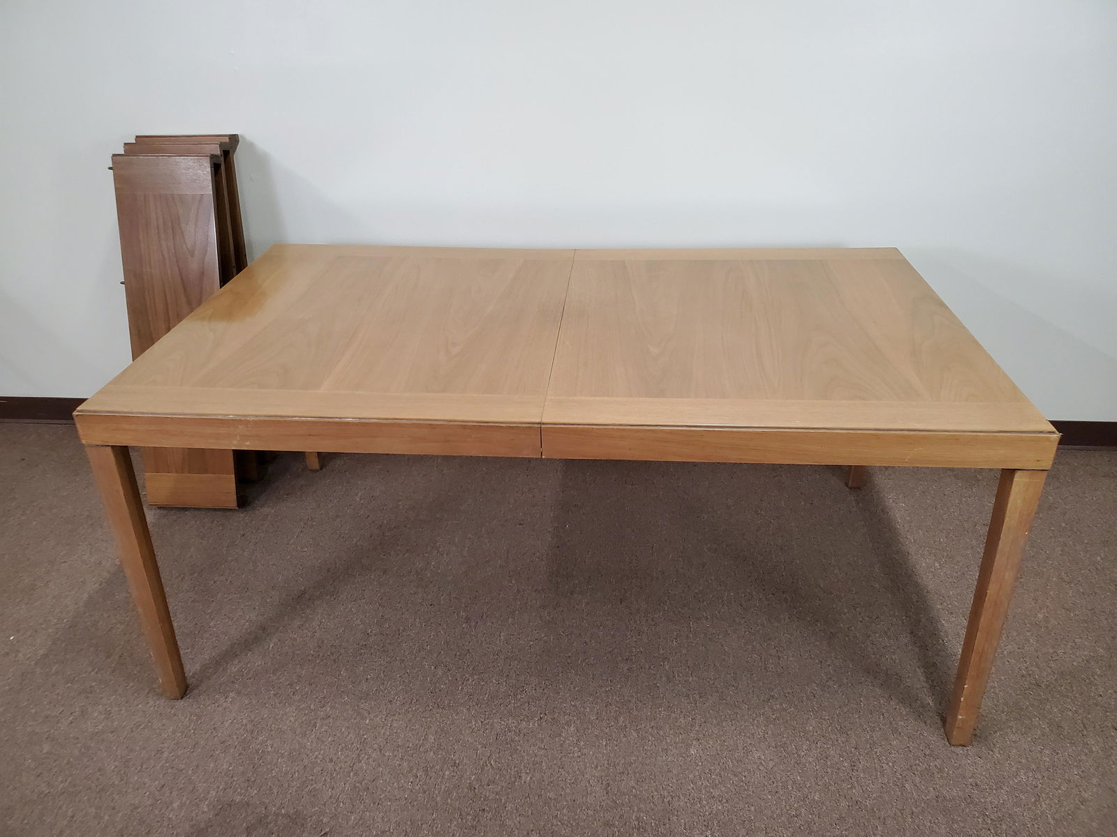 Dining Room Table with 3 Leaves (1 of 2)