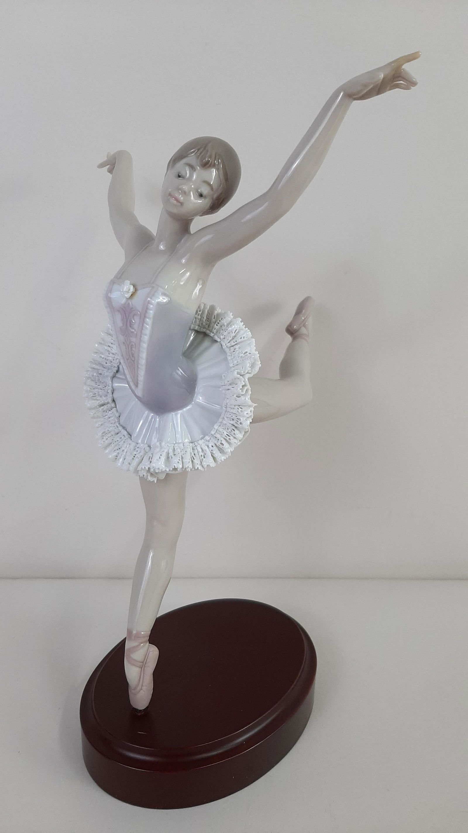 Lladro Ballet Saltando Figurine (1 of 4)