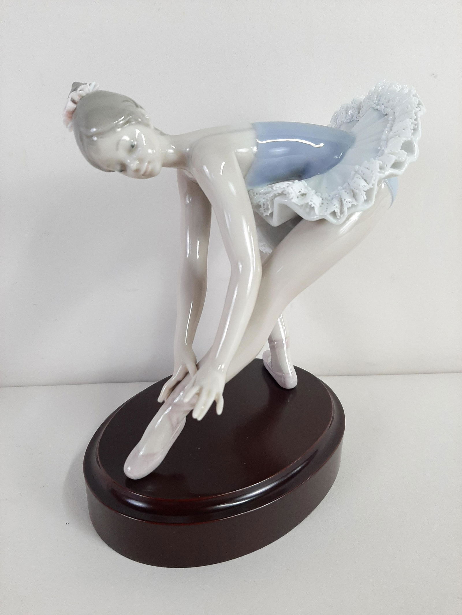 Lladro Ballet Zapatillas Figurine (1 of 3)