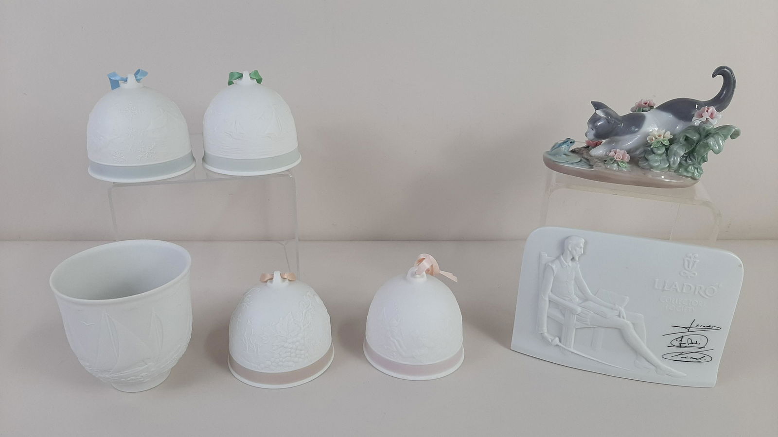 7 Pcs Lladro Bells and Cat Figurine (1 of 7)