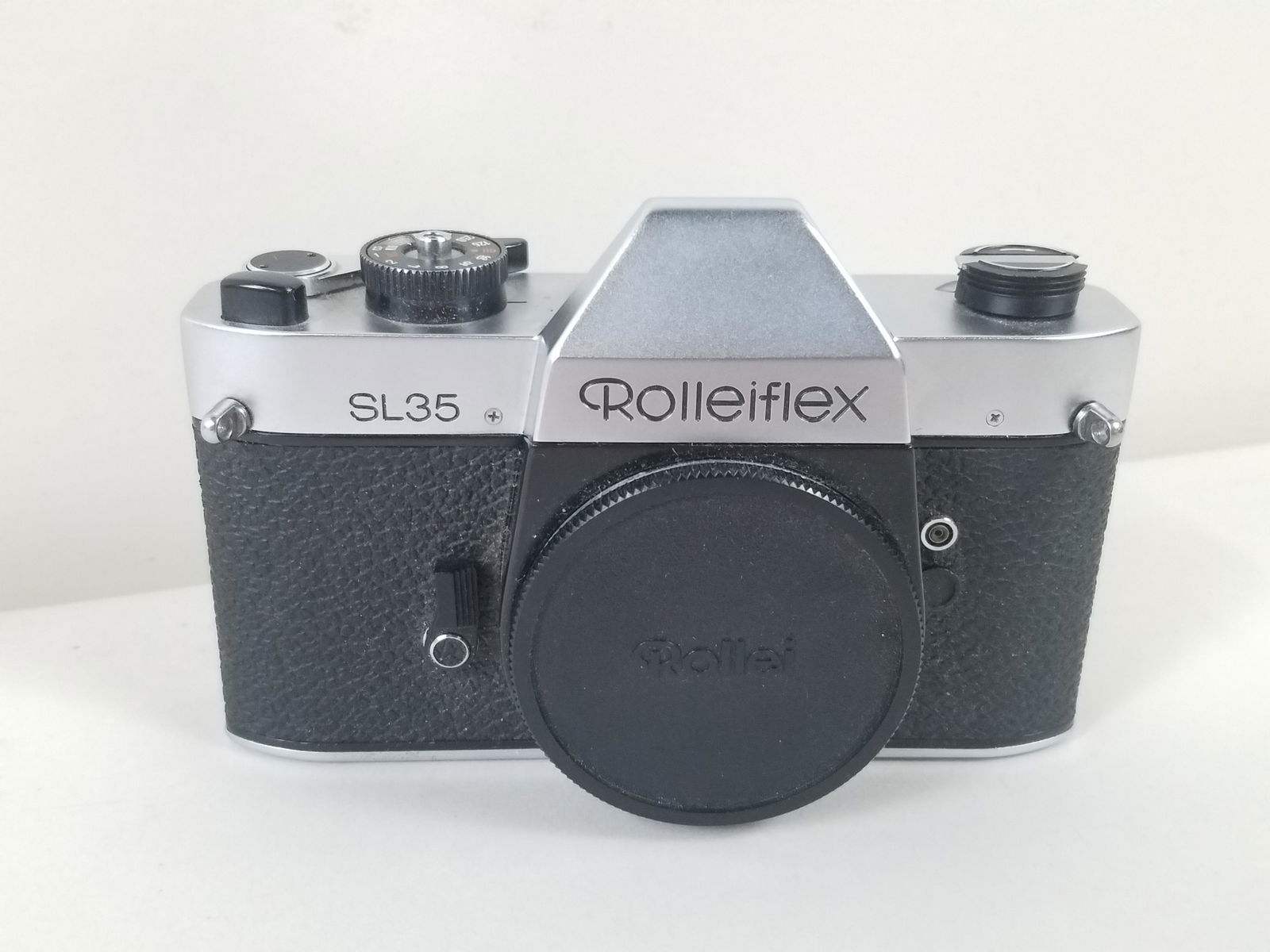 Rolleiflex SL35 Camera Body (1 of 2)