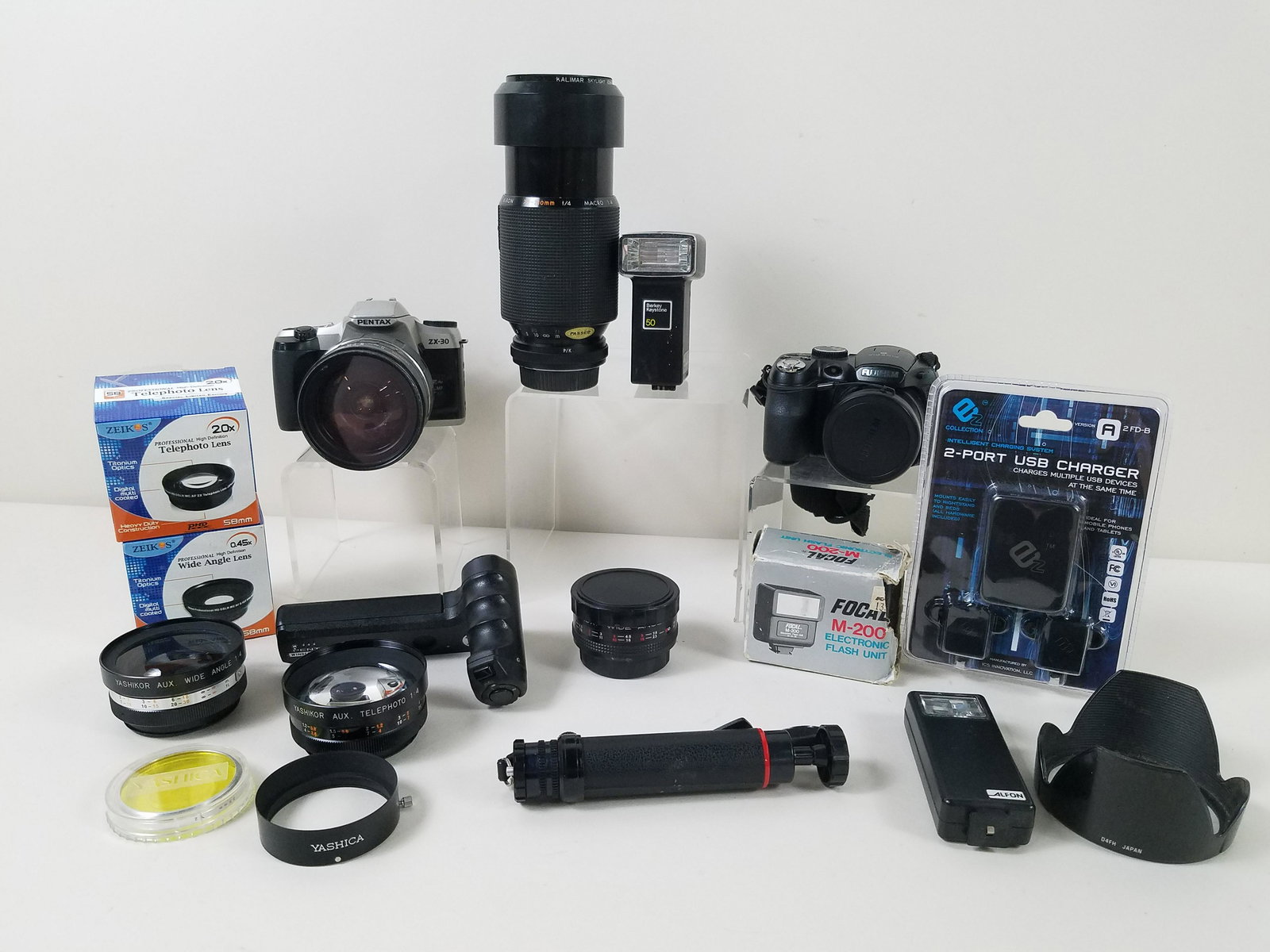 17 Pcs Cameras, Lens and Accessories (1 of 10)