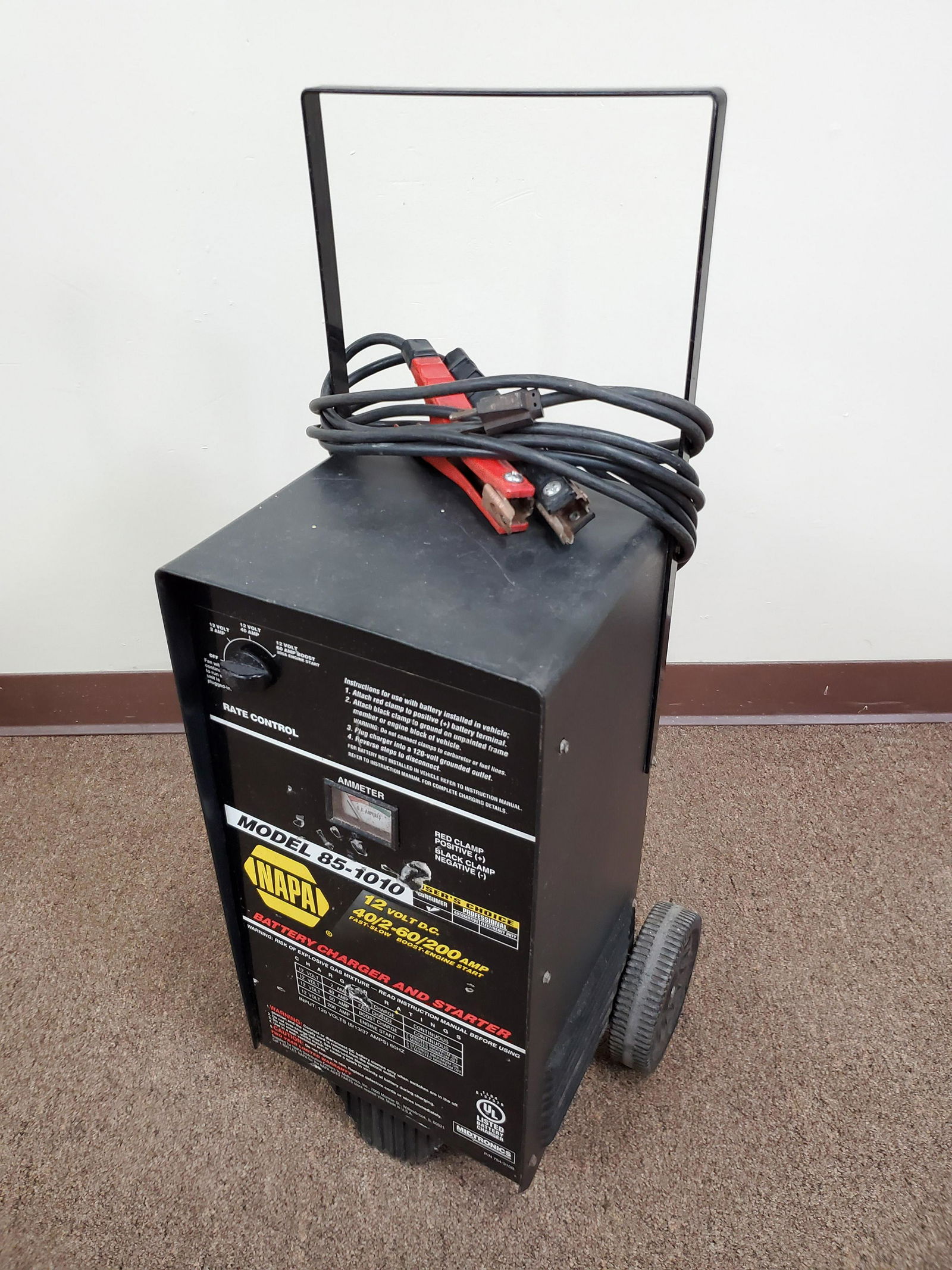 NAPA 12V D.C. Battery Charger & Starter (1 of 4)