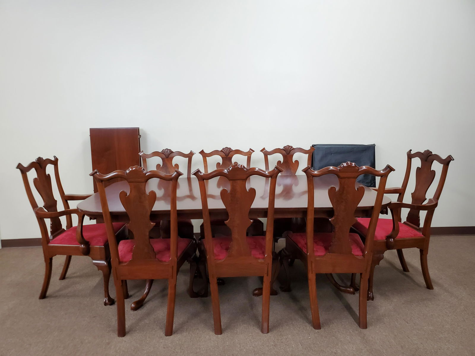 Irion Company Table With 8 Chairs & 2 Leaves (1 of 8)