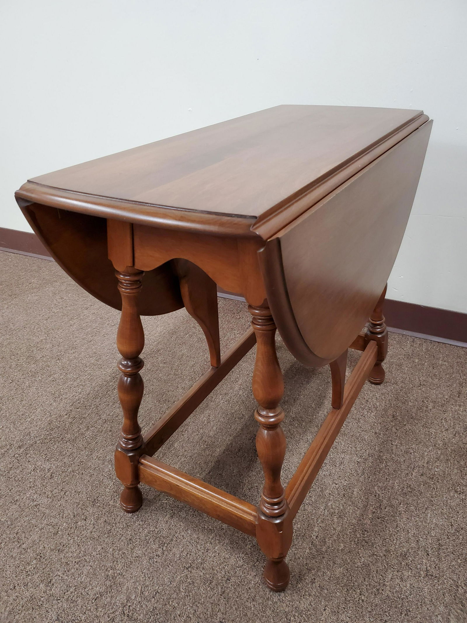 Ethan Allen Drop Side End Table (1 of 5)