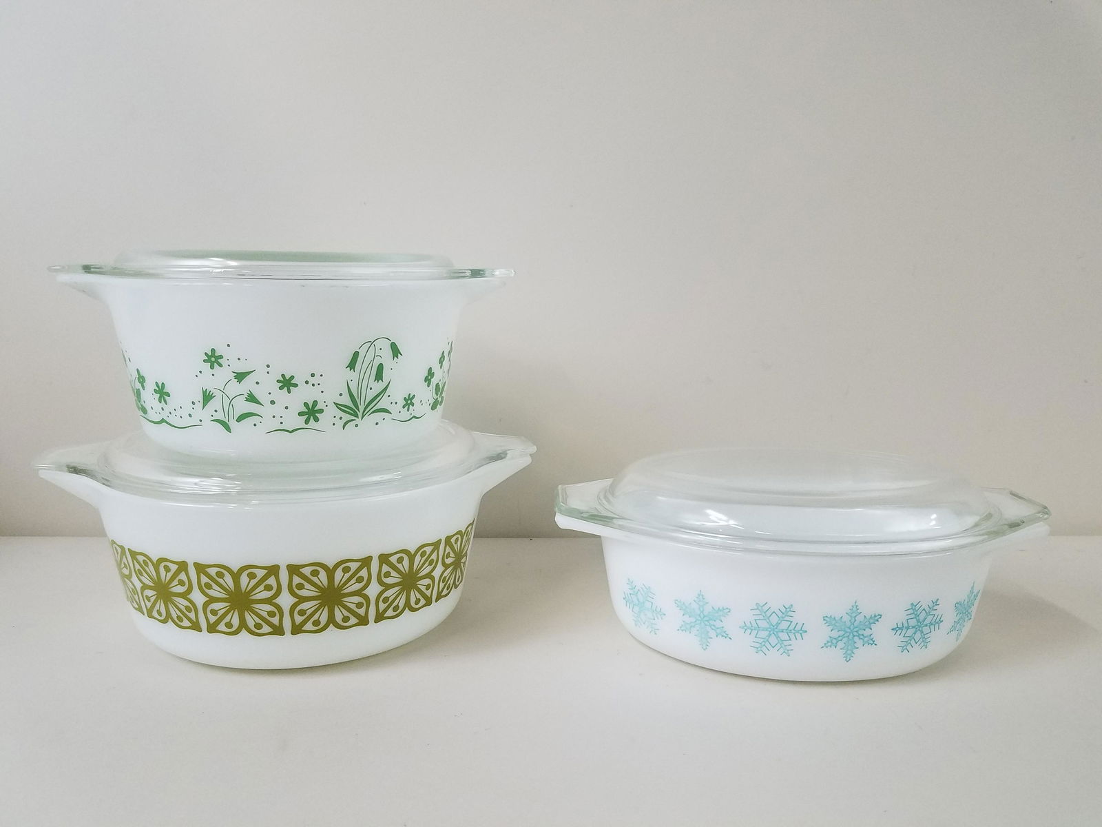 3 Pyrex Baking Dishes incl. Snowflake (1 of 2)