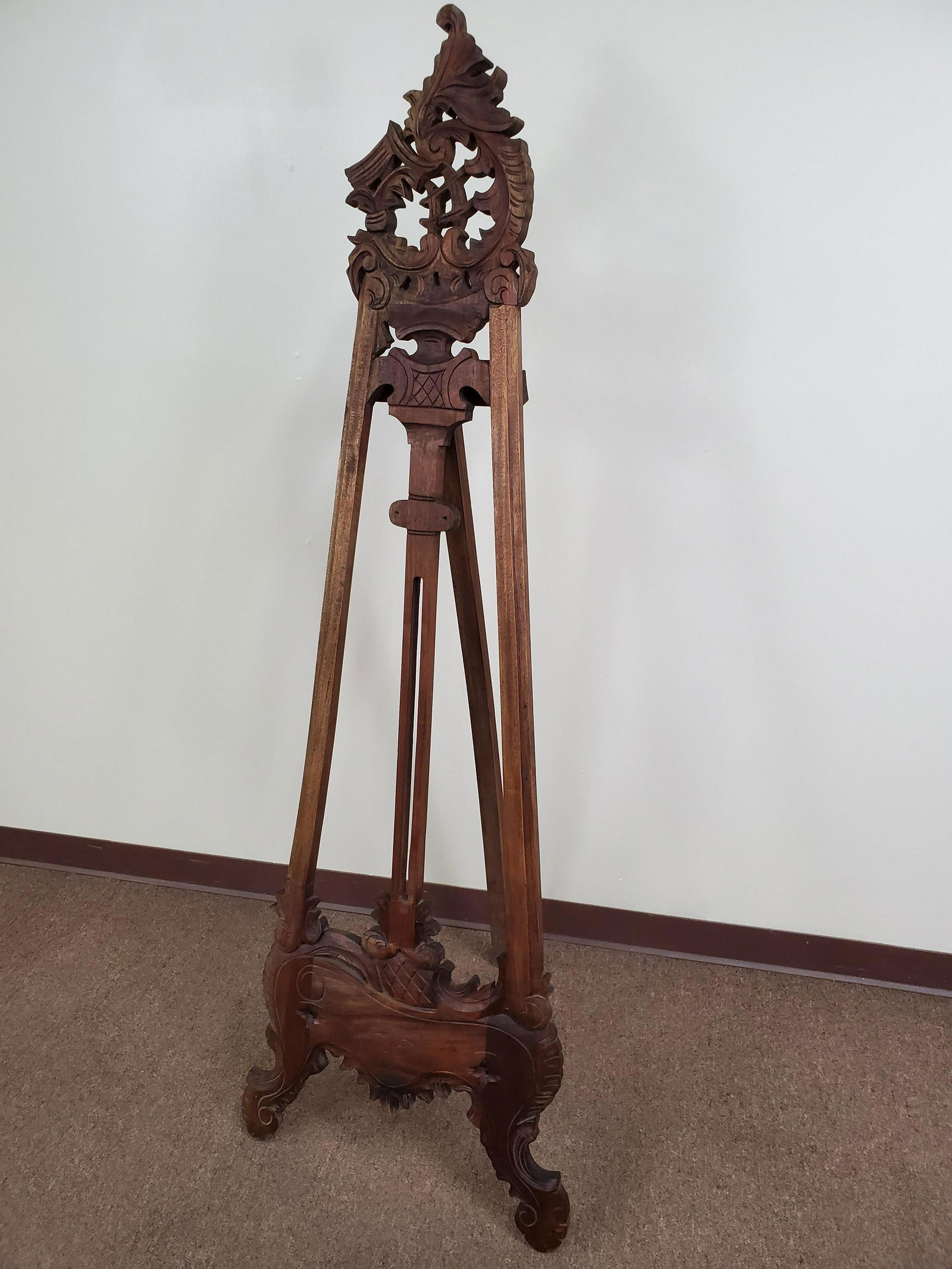 Wooden Carved Easel (1 of 4)