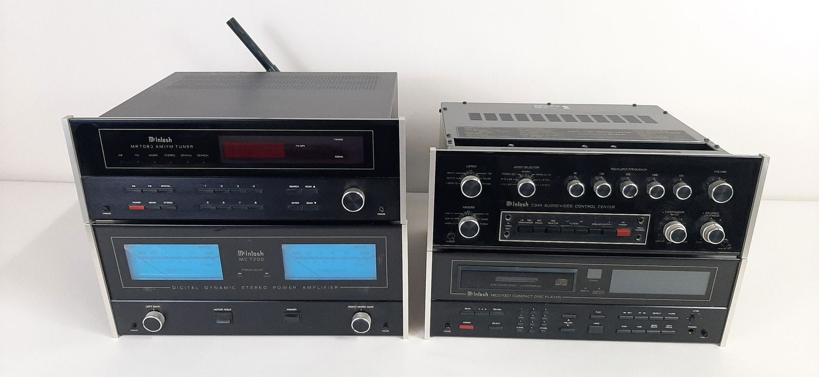 4 McIntosh Hi-Fi Components (1 of 9)