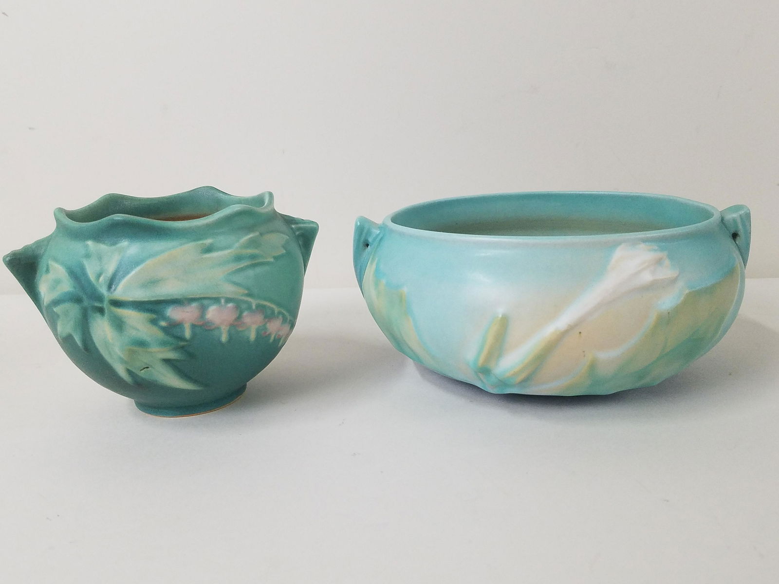 2 Pcs Roseville incl Bleeding Heart and Thornapple (1 of 5)