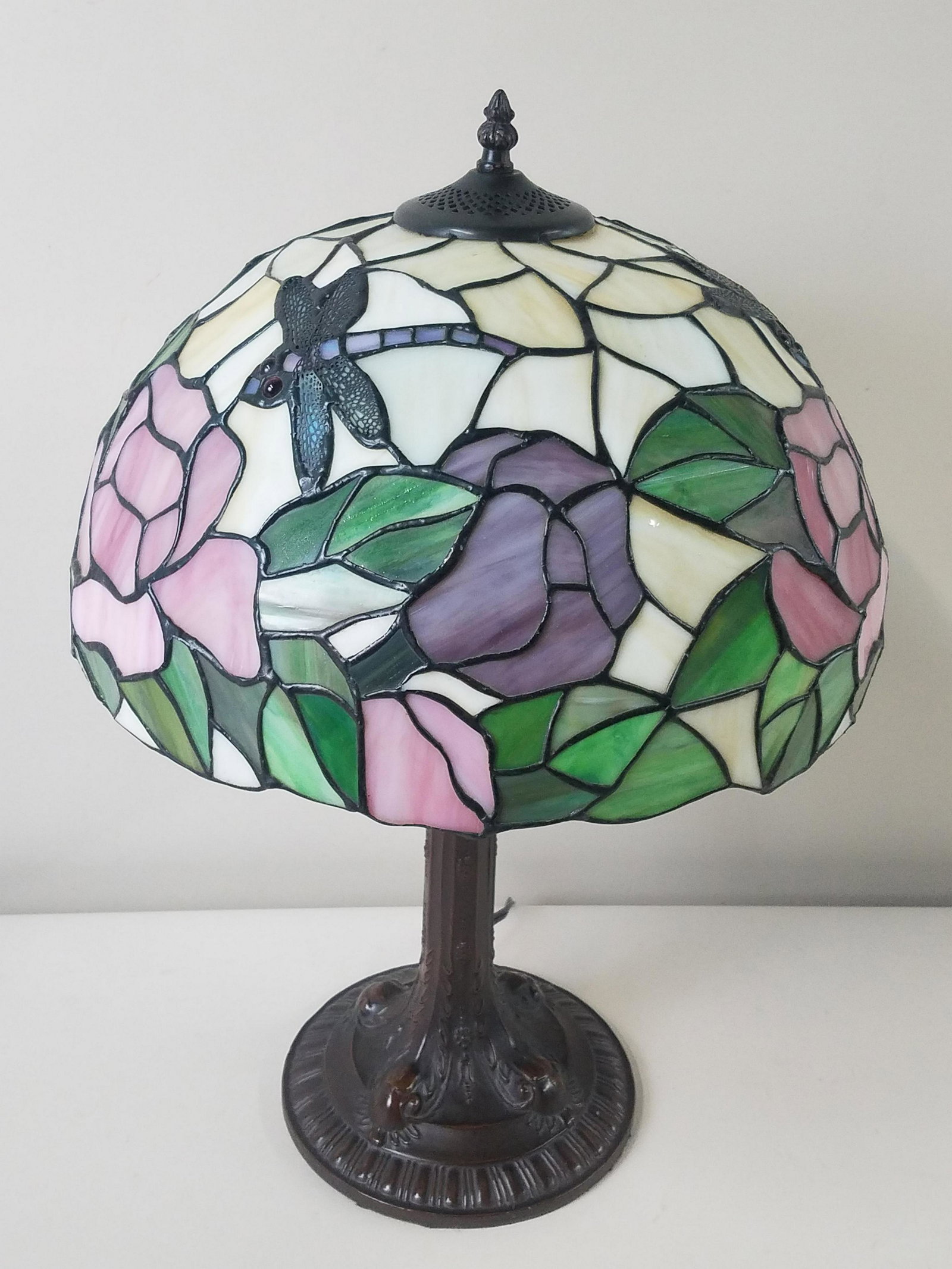 Tiffany Style Dragonfly Table Lamp (1 of 4)