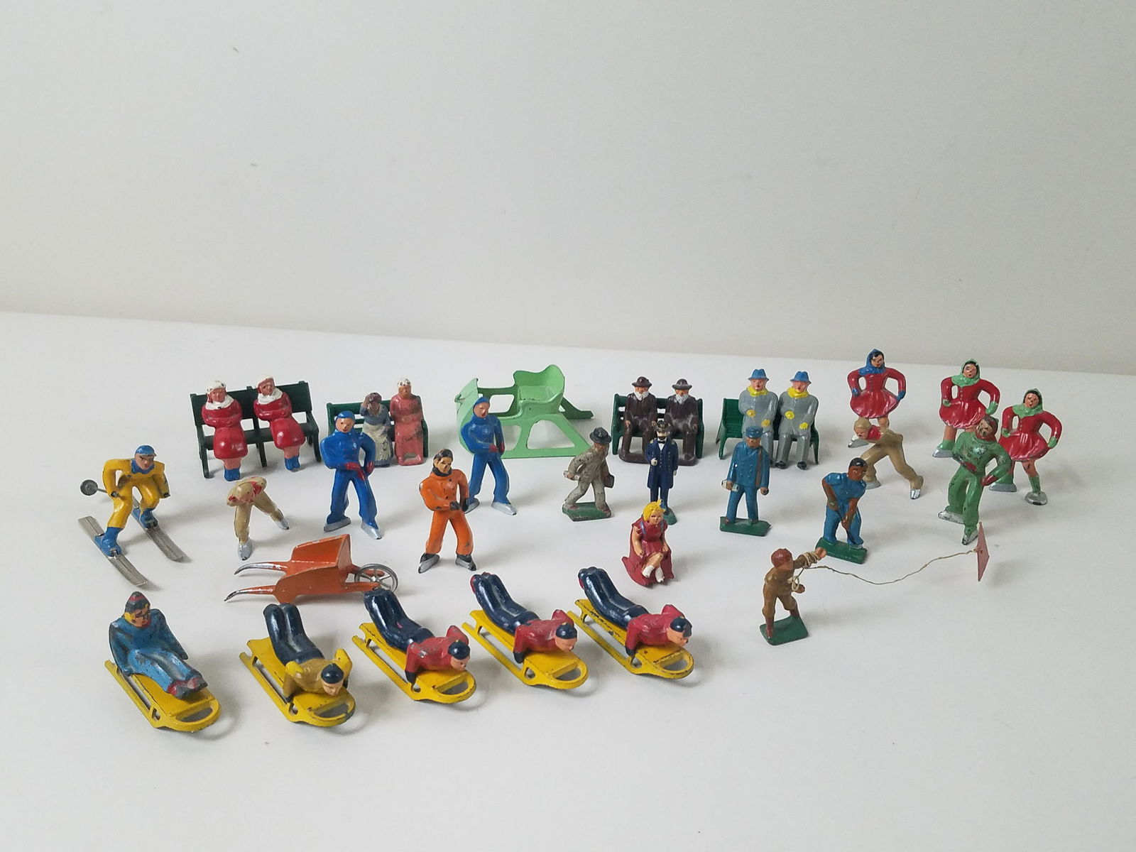 40 Pcs Cast Metal Figures incl Ice Skating (1 of 7)