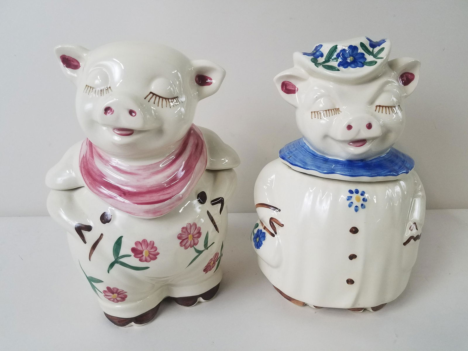 2 Pig Cookie Jars (1 of 3)