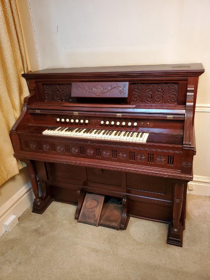 Estey Pump Organ (1 of 4)