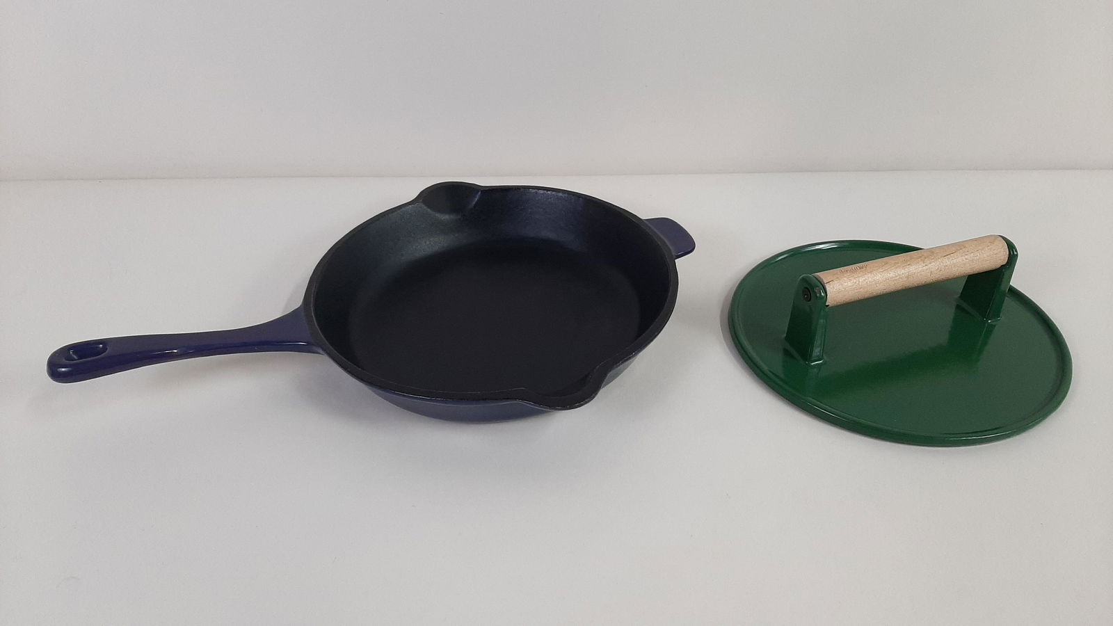 2 Pcs Enameled Cast Iron incl. BergHOFF Meat Press (1 of 4)