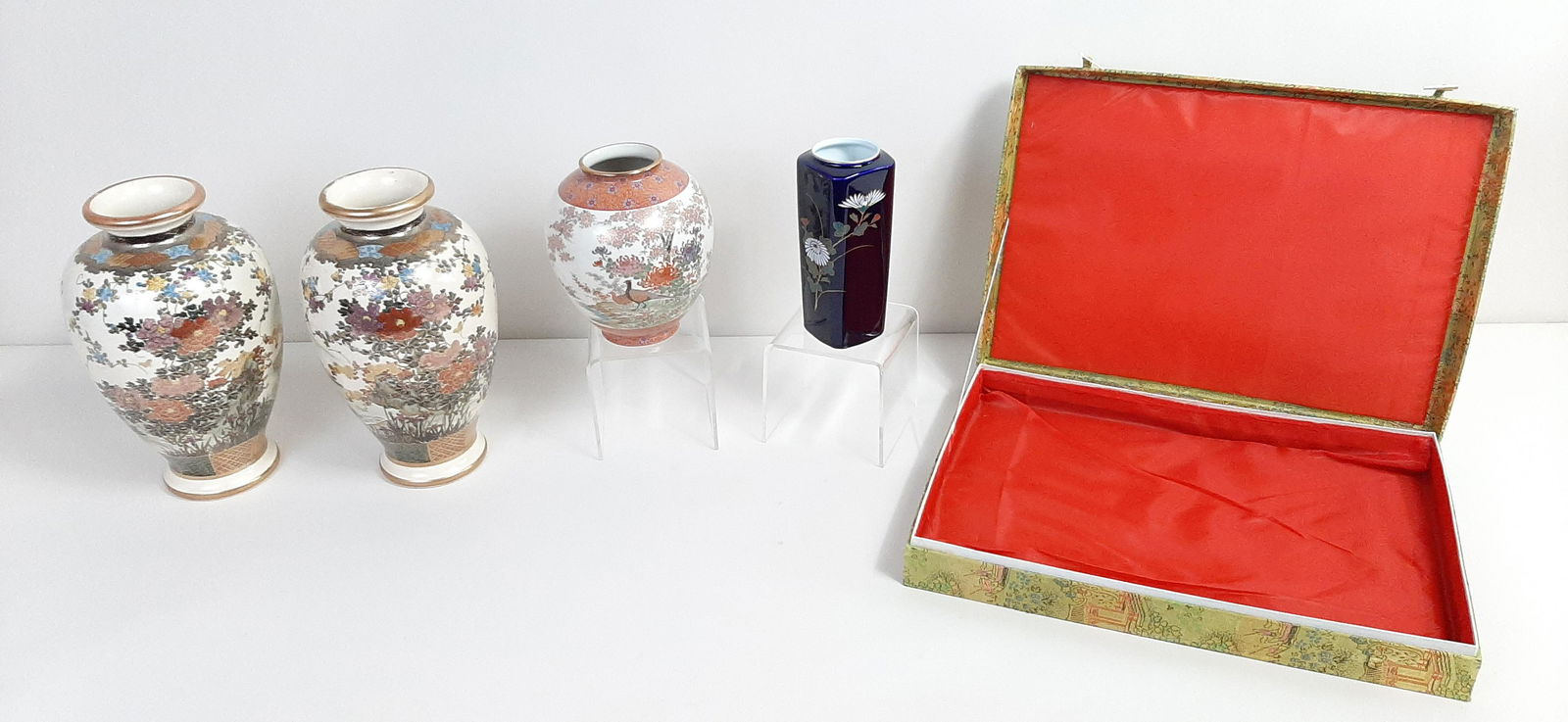 4 Pcs Asian Ceramic Vases and Silk Box (1 of 8)